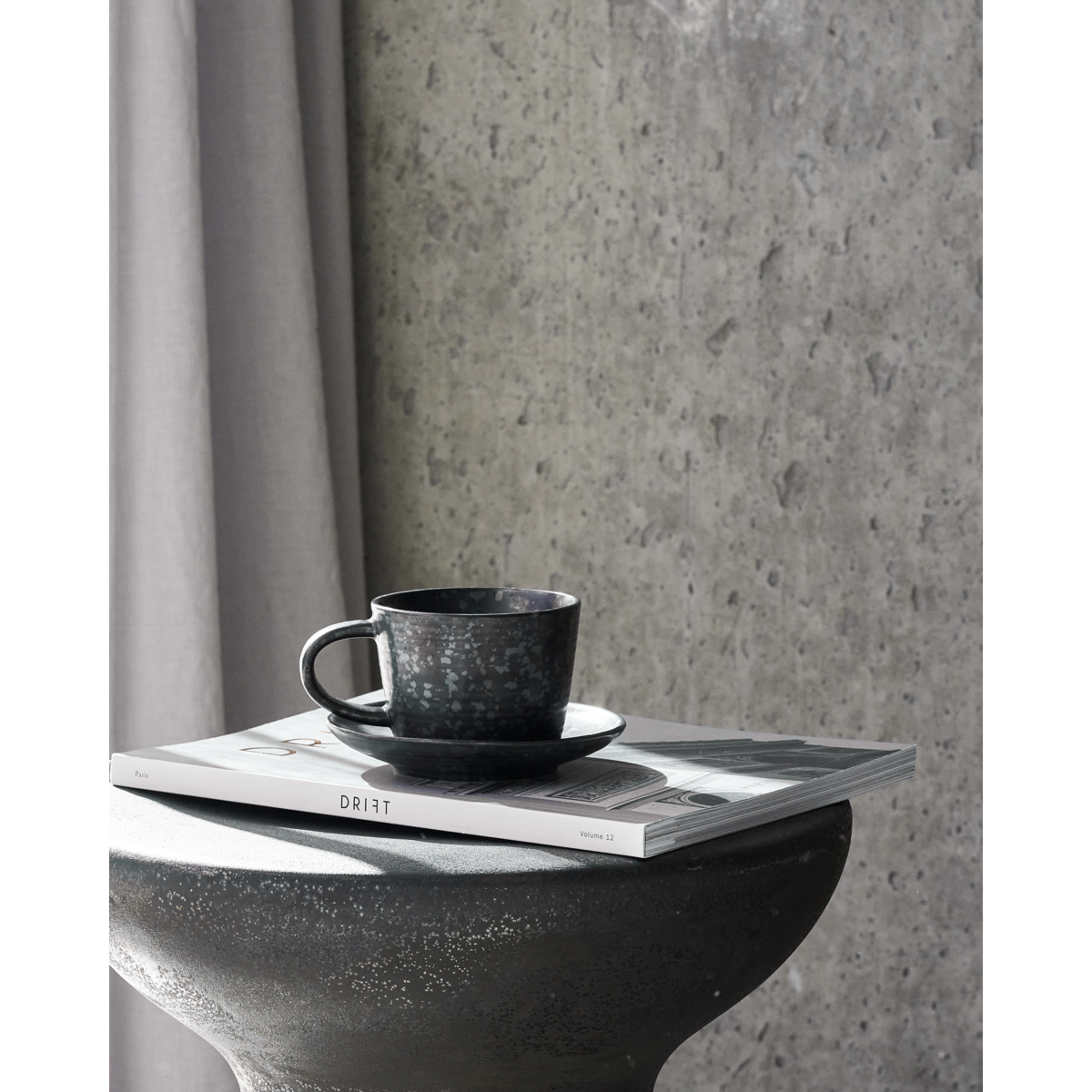 Kopp med fat, HDPion, Svart; Brun