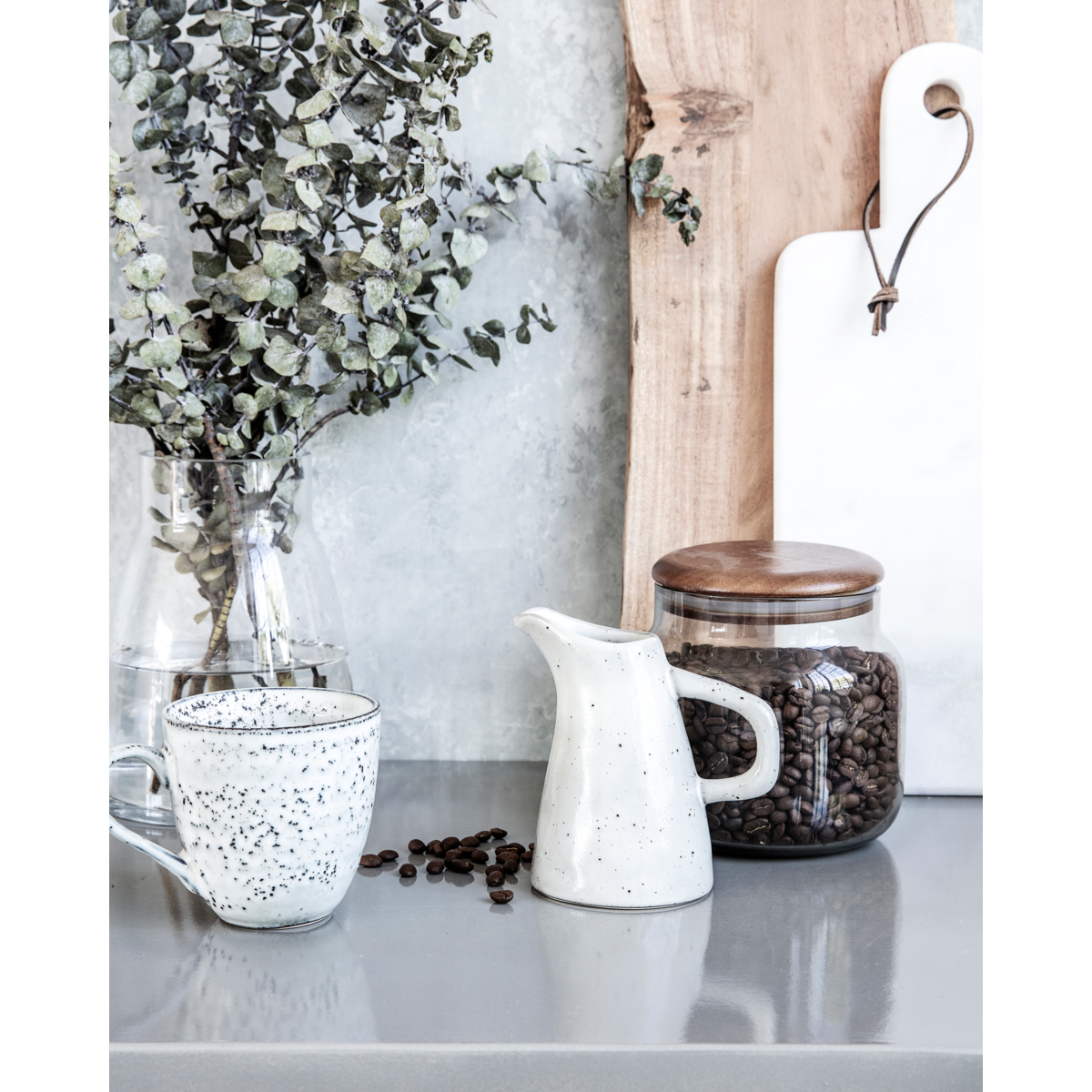 Pitcher, rustik, grå;