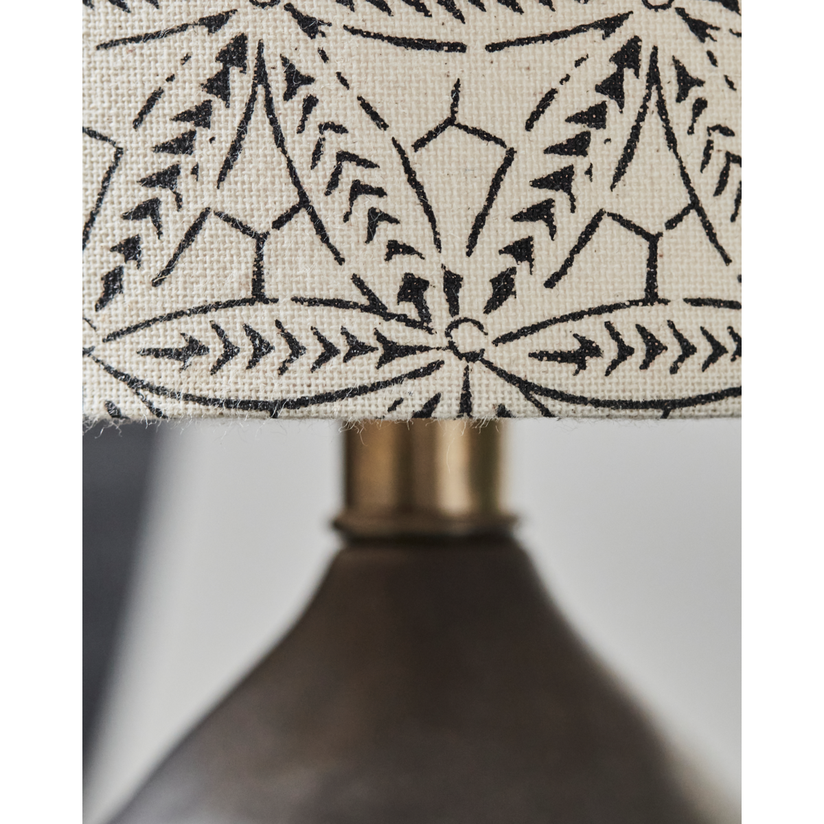 Bordslampa, hdflores, svart