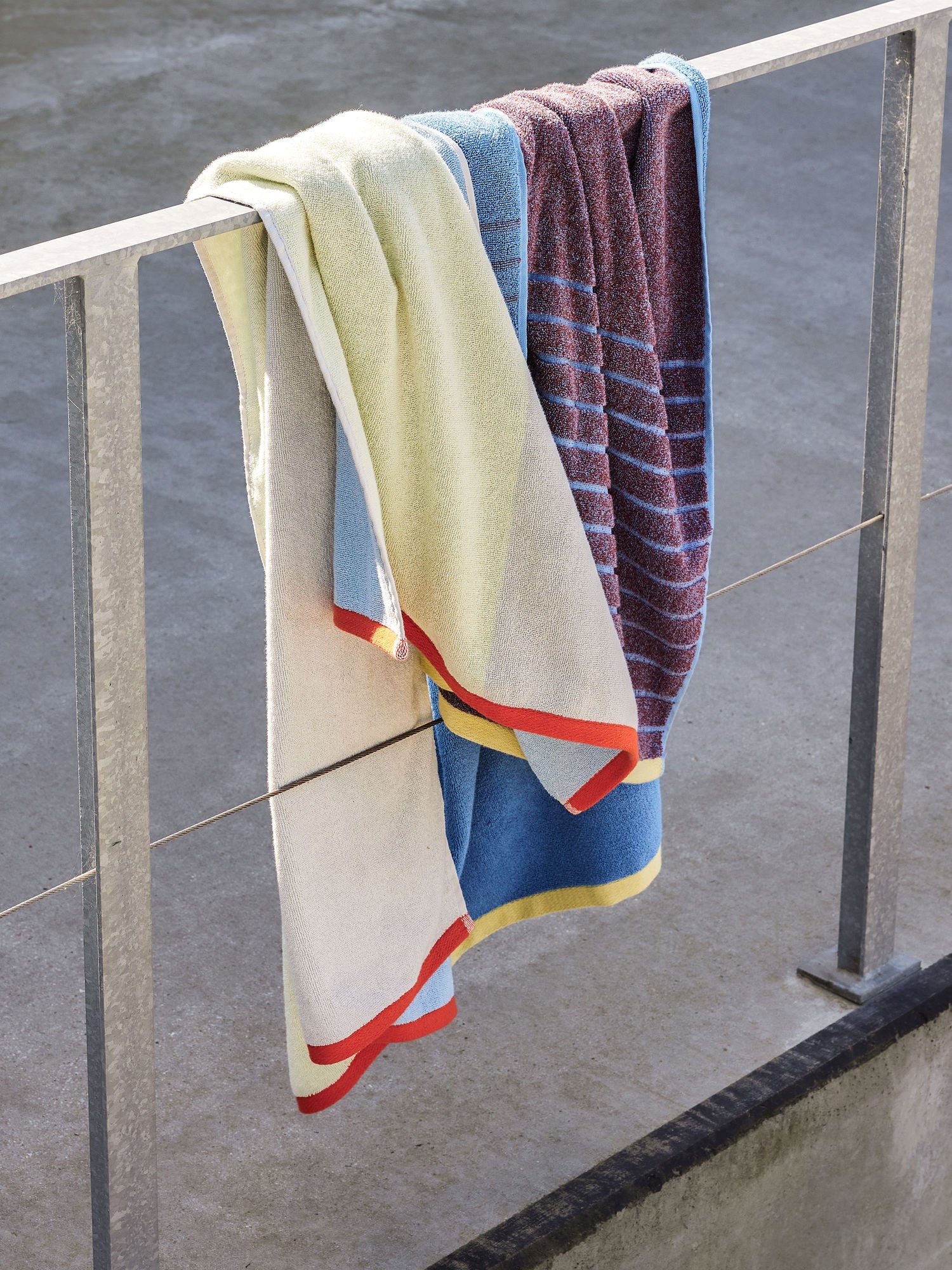 HübSch Promenade handduk stor lila/blå