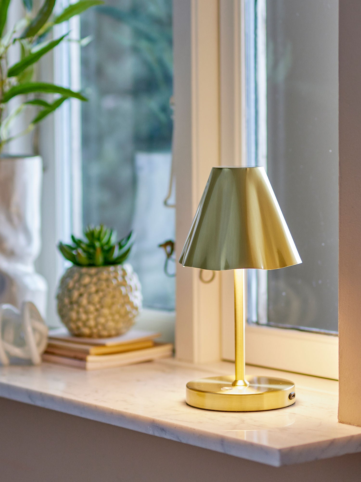 Bloomingville Lianna bärbar lampa, laddningsbar, mässing, metall