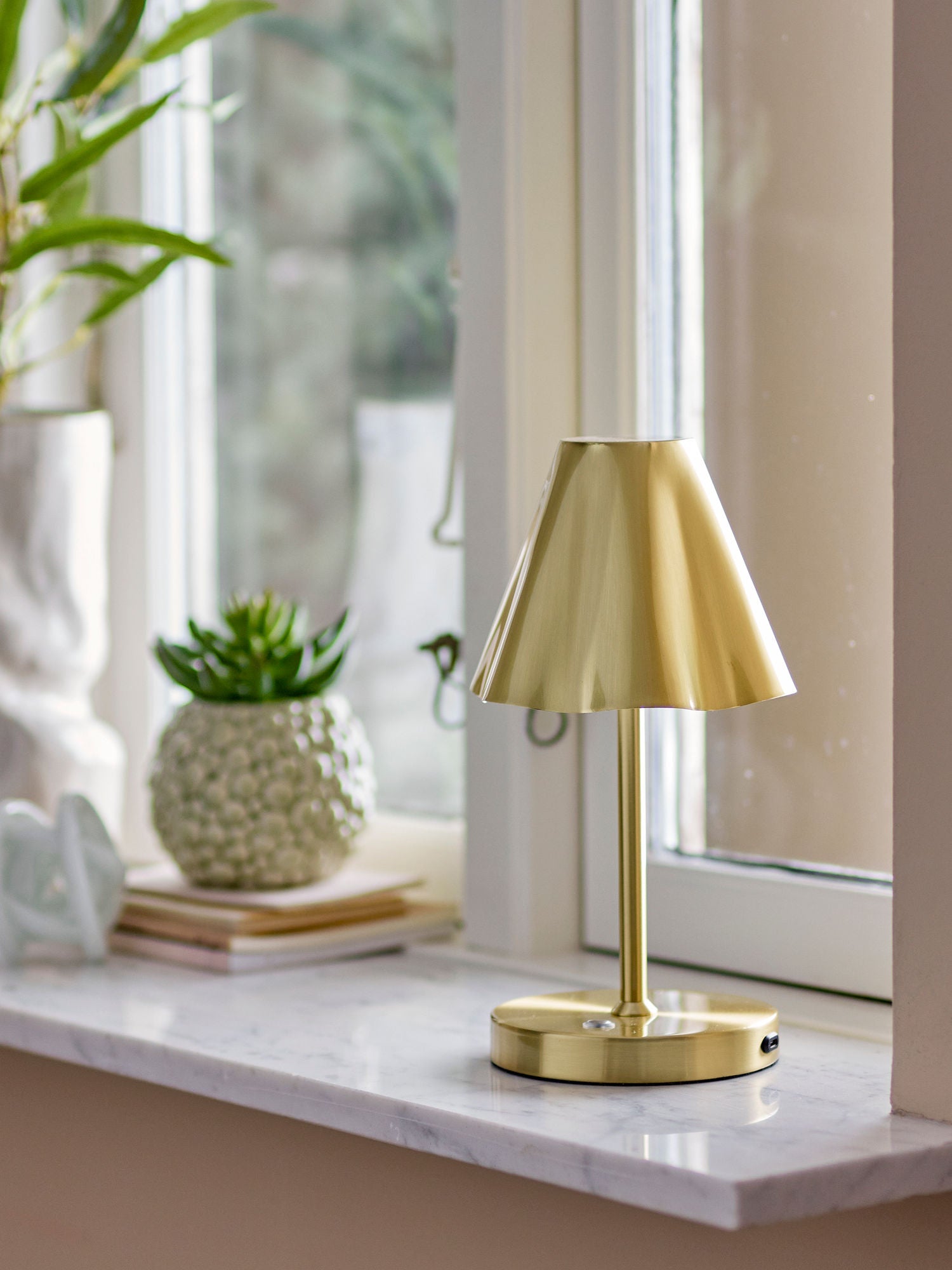 Bloomingville Lianna bärbar lampa, laddningsbar, mässing, metall