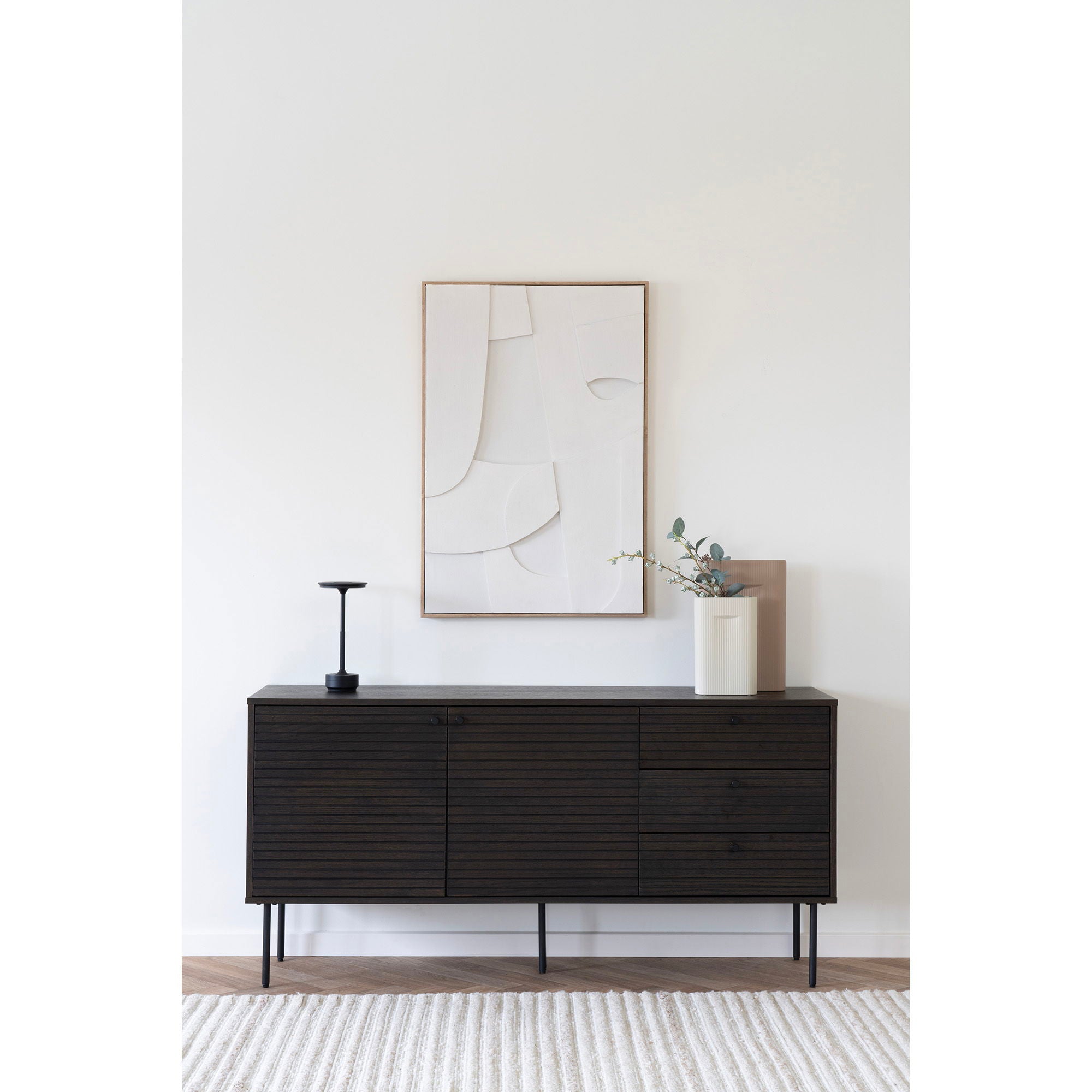 Kyoto skänk - skänk, 3 lådor, 2 dörrar, ekfanér, rökt, black metal ben, 150x40x74 cm