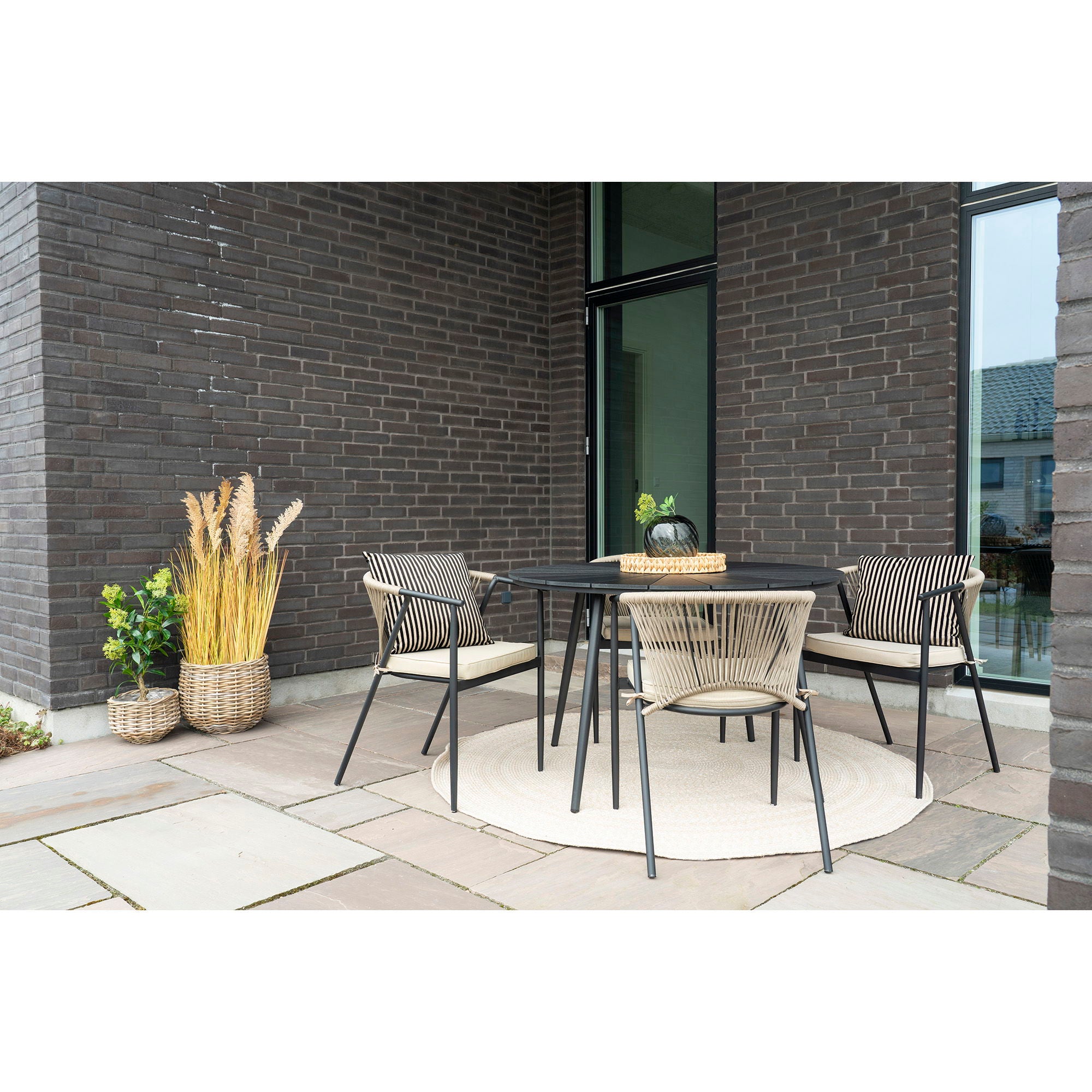 grå reb og sorte ben