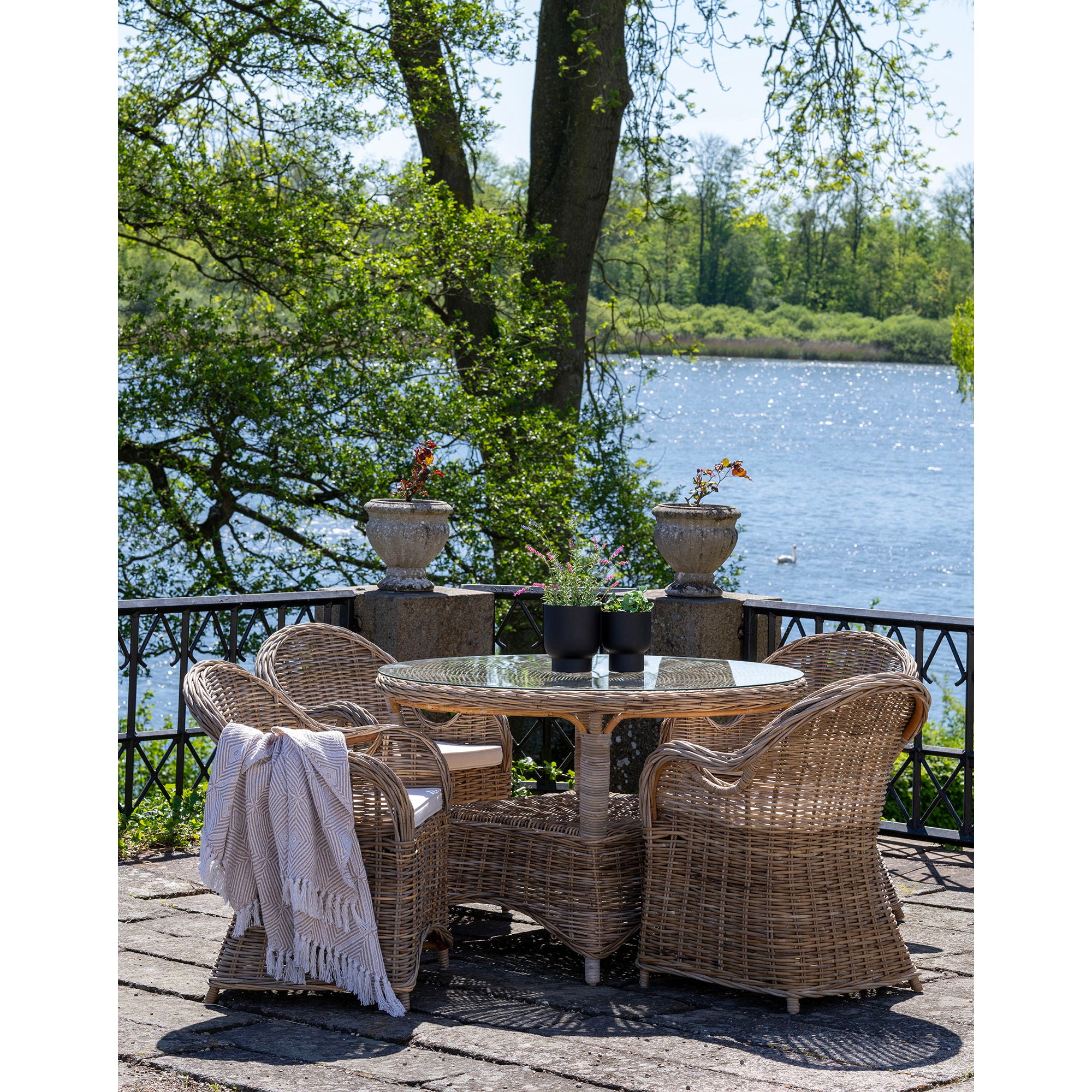 Larisa Garden Furniture Set - Larisa Garden Table Ø120 cm och 4 Larisa Garden Chairs, Gray