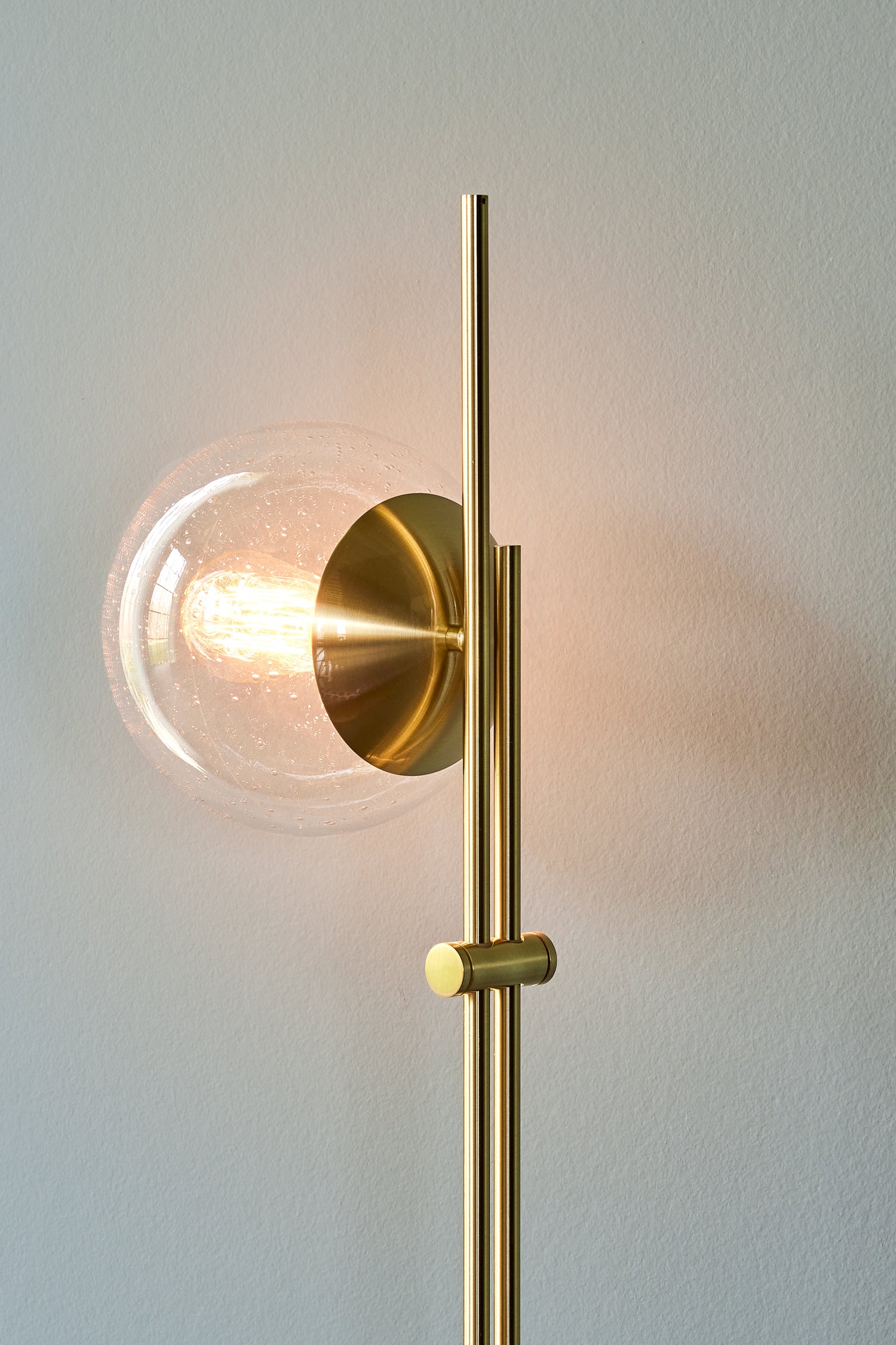 Bubblegolvlampans mässingsfärg - Ø20XH147CM, E27