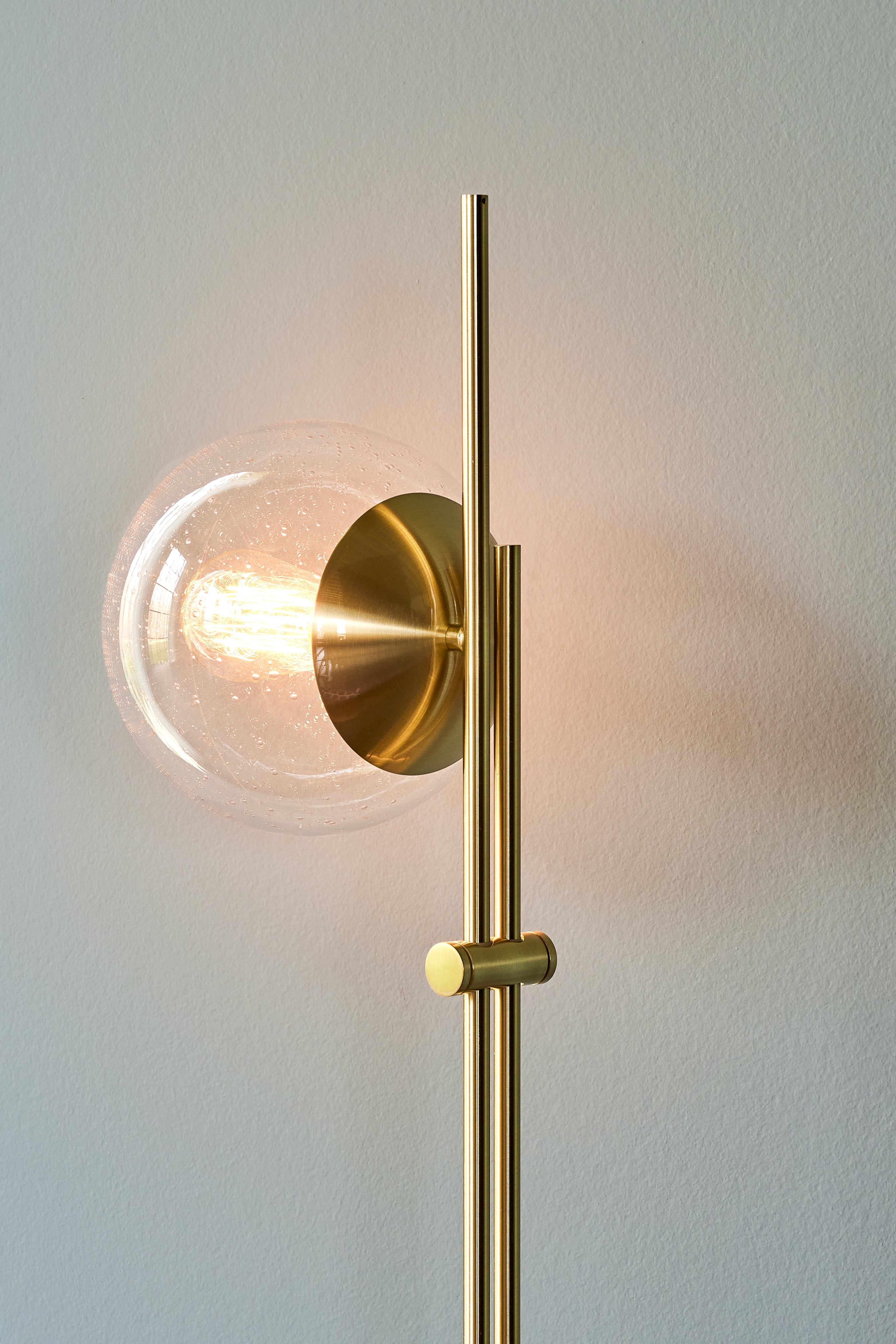 Bubblegolvlampans mässingsfärg - Ø20XH147CM, E27