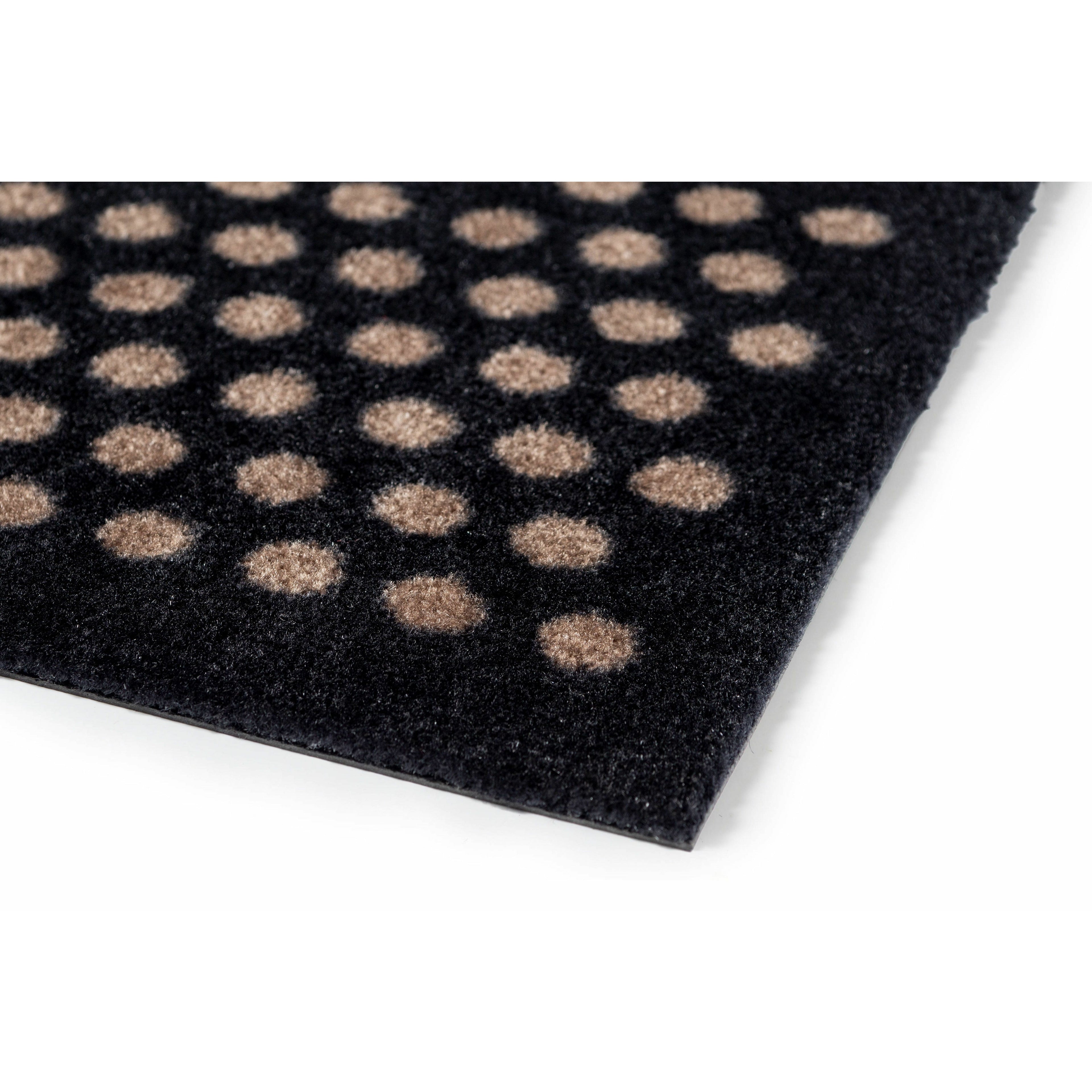 GOLVMATTA 67 x 200 CM Prickar/SVART SAND - Tica Copenhagen - DesignGaragen.dk