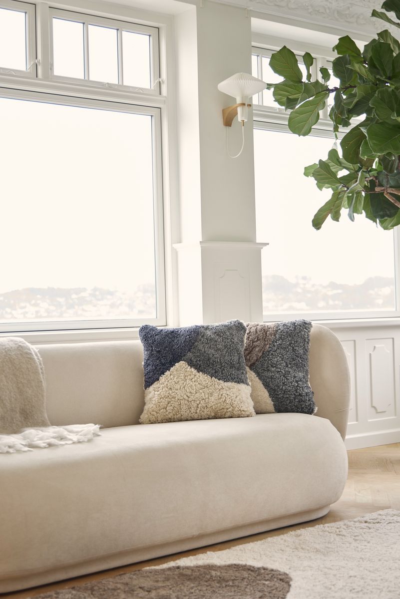 Trefärgad lammskinnskudde | Korthårig | Nya Zeeland | Dubbelsidig | 46x46 cm