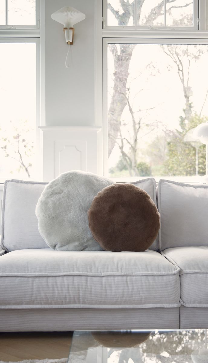 Lammskinnskudde | Sammet | Mockasin | Dubbelsidig | Ø45 cm & Ø62 cm