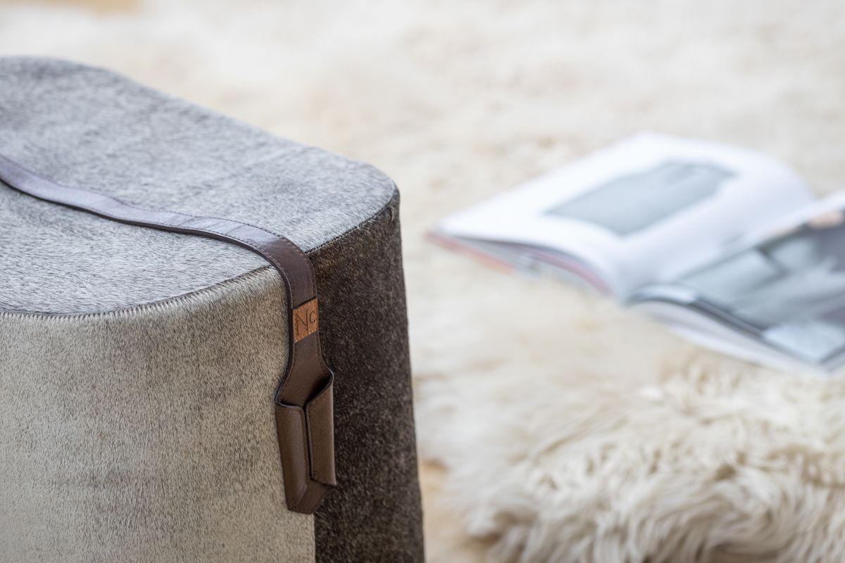 Puf med handtag | Koskind | 45x35x40 cm