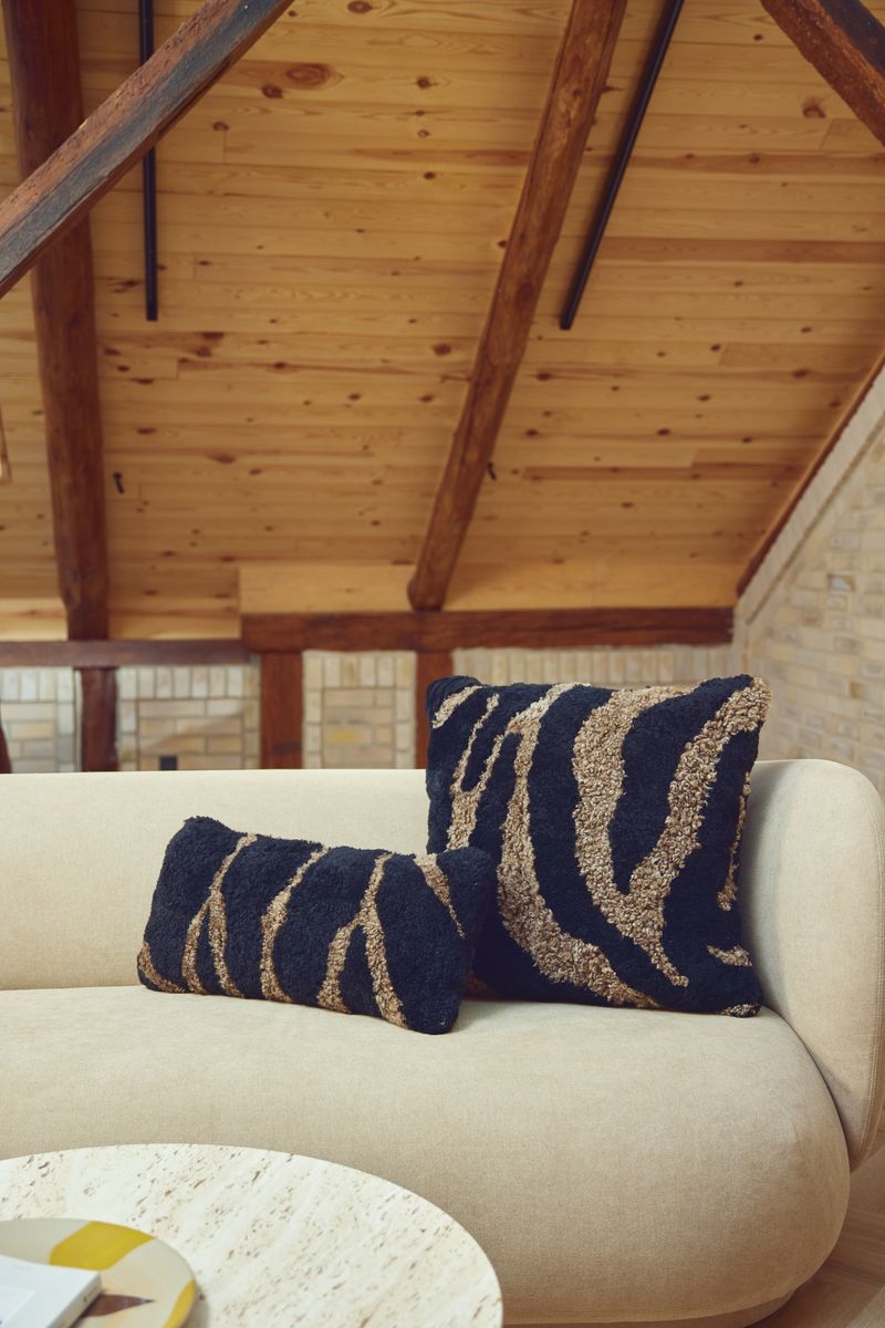 Zebra lammskinnskudde | Korthårig | Nya Zeeland | Dubbelsidig | 30x60 cm