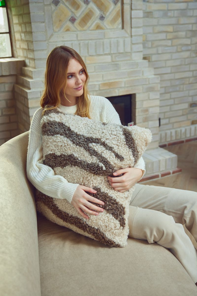 Zebra lammskinnskudde | Korthårig | Nya Zeeland | Dubbelsidig | 60x60 cm