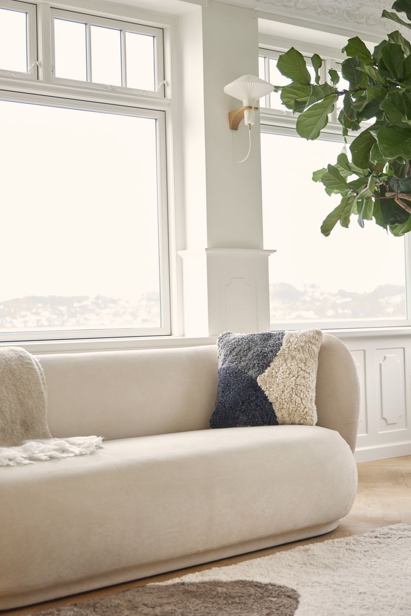 Trefärgad lammskinnskudde | Korthårig | Nya Zeeland | Dubbelsidig | 46x46 cm