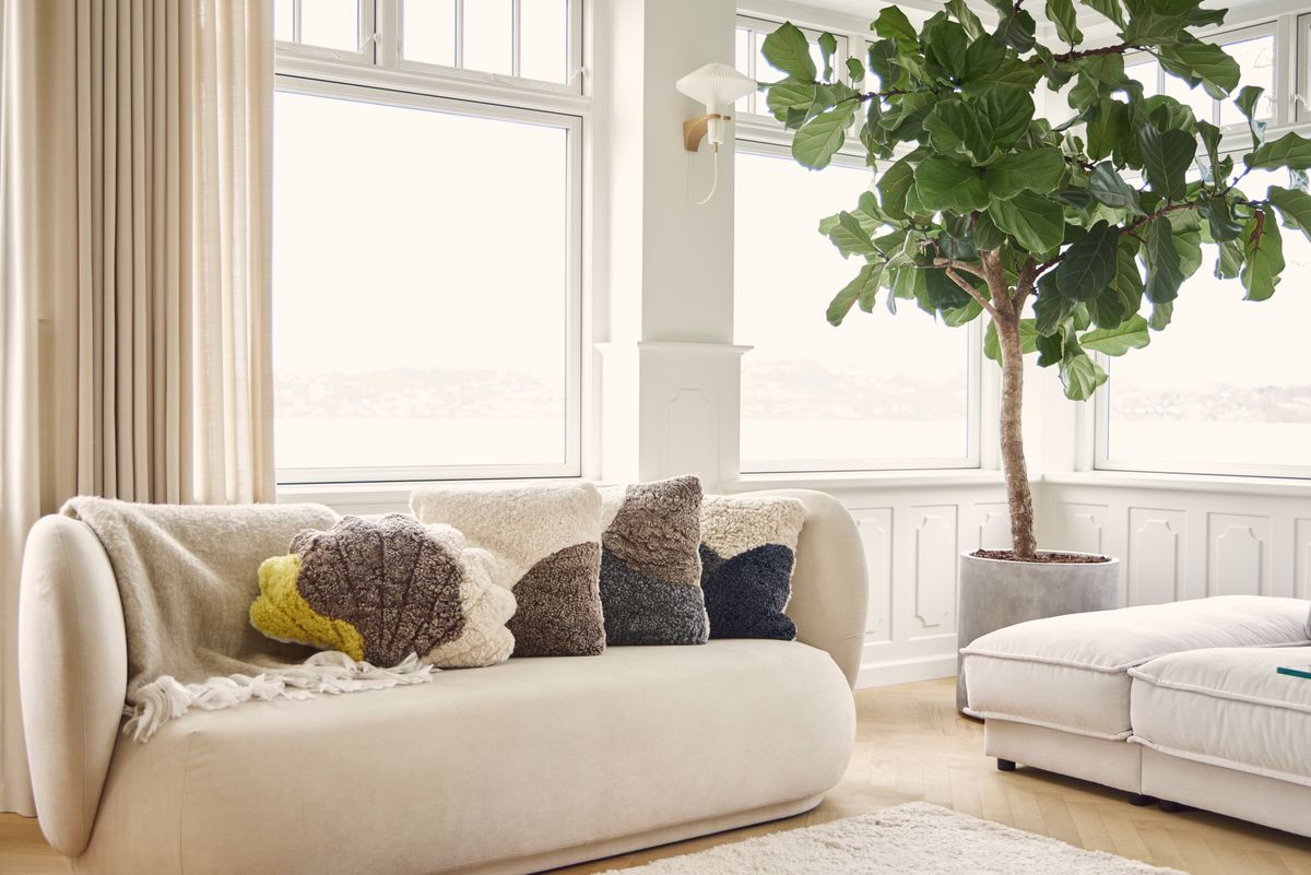 Trefärgad lammskinnskudde | Korthårig | Nya Zeeland | Dubbelsidig | 46x46 cm