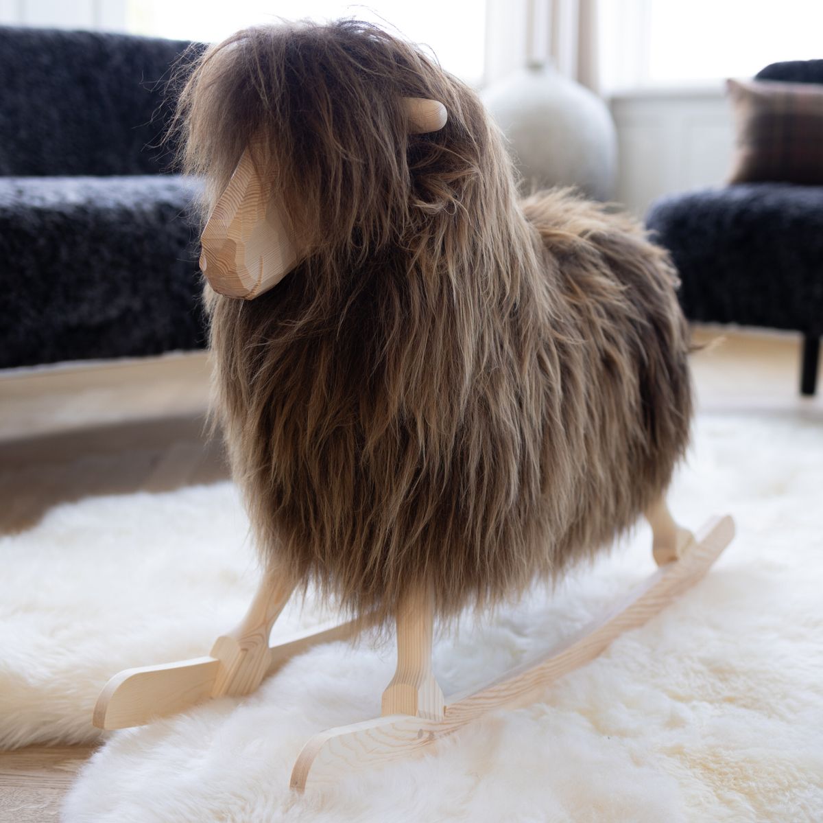 Manray Povl Kjer Design | Gotland Lammskinn | Stor L85xB25xH60 cm