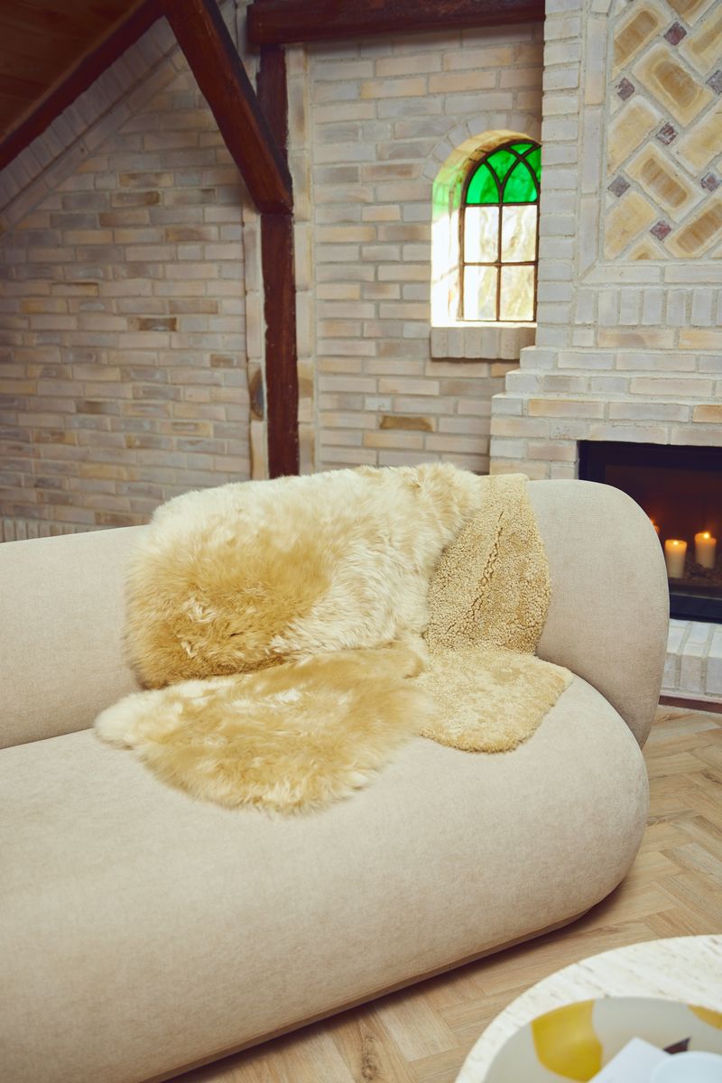 Curly Hair Lambskin 90 cm.