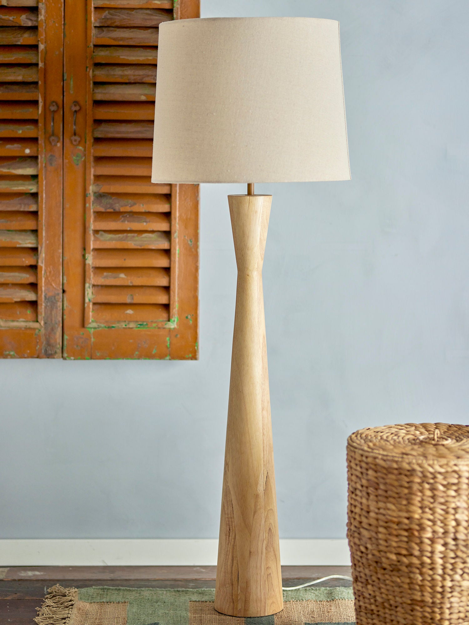 Creative Collection Leonor golvlampa, natur, gummiträd