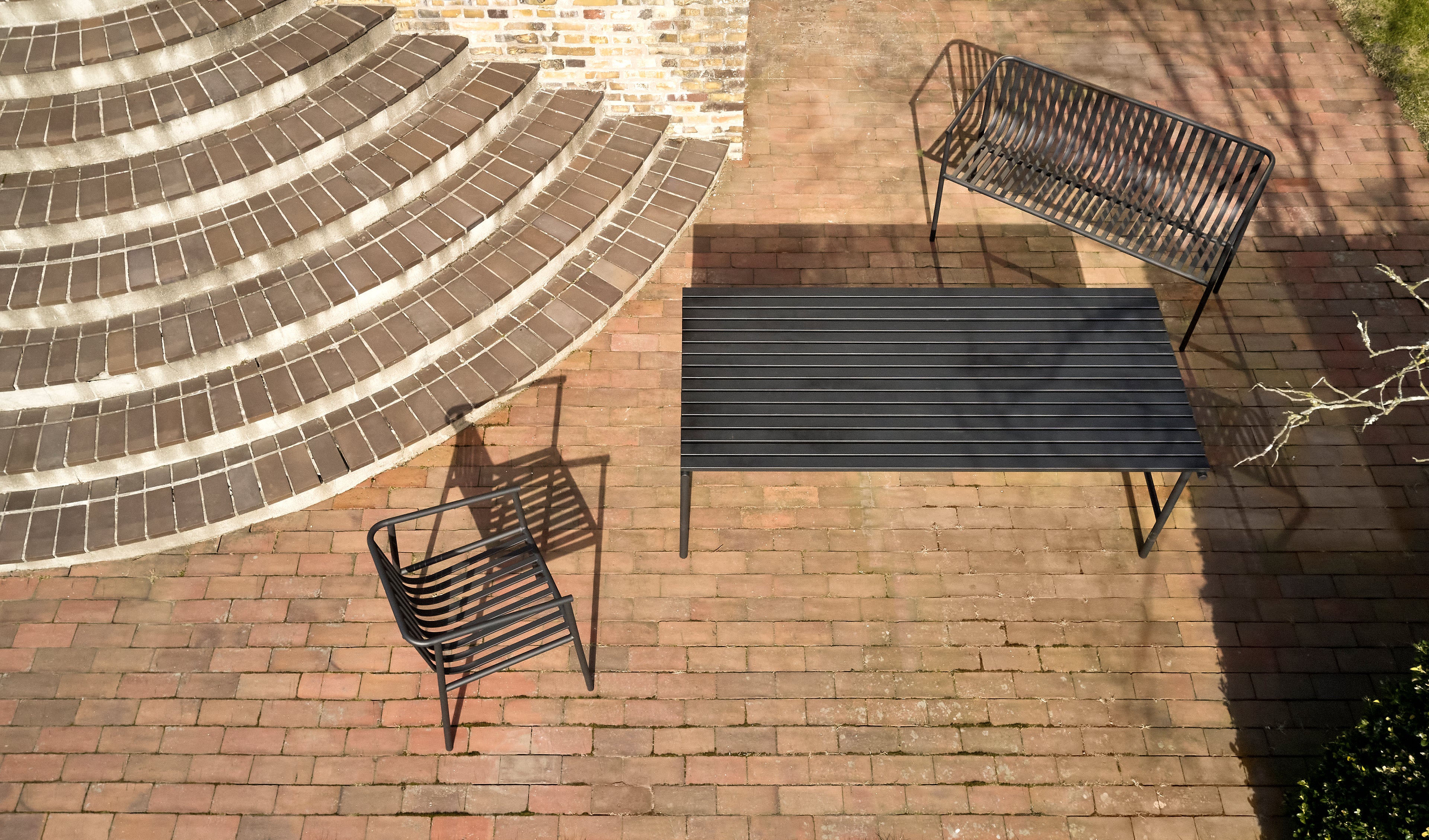 Villa Utomhusbänk Svart - 133x59xh82cm