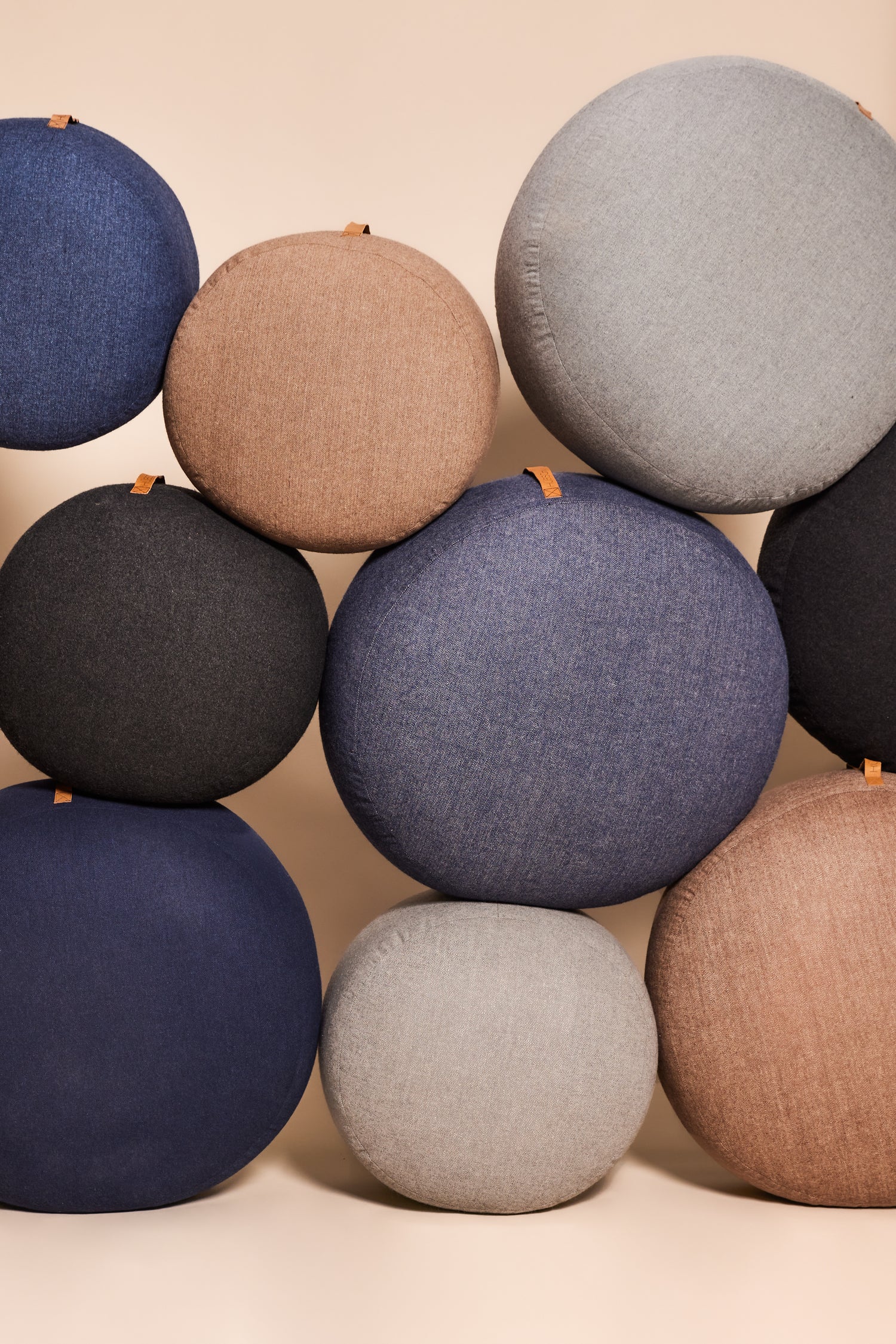 Mochi Puf Ø70 Gray - Ø70xH35CM