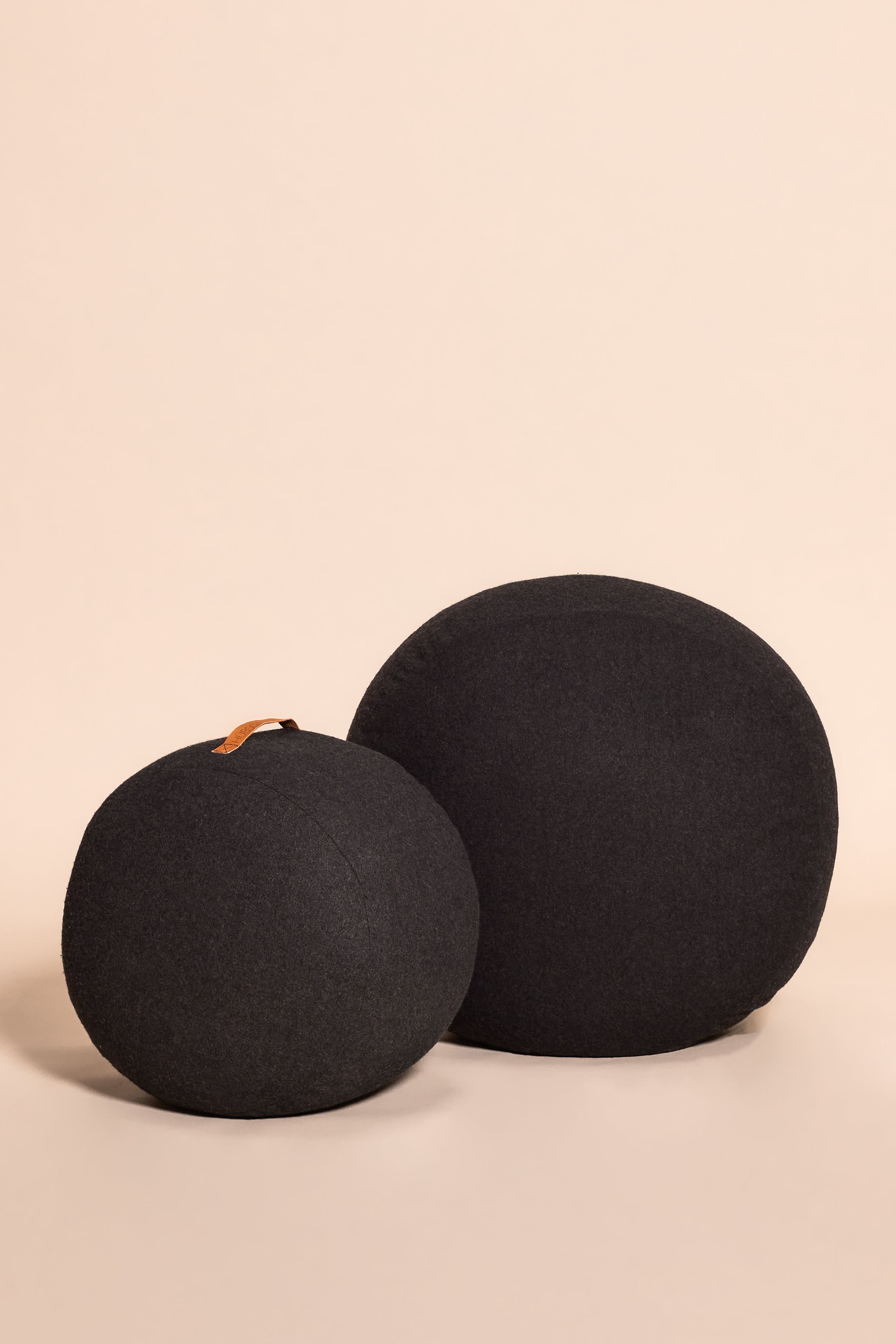 Mochi Puf Ø70 Dark Grey - Ø75xH35CM
