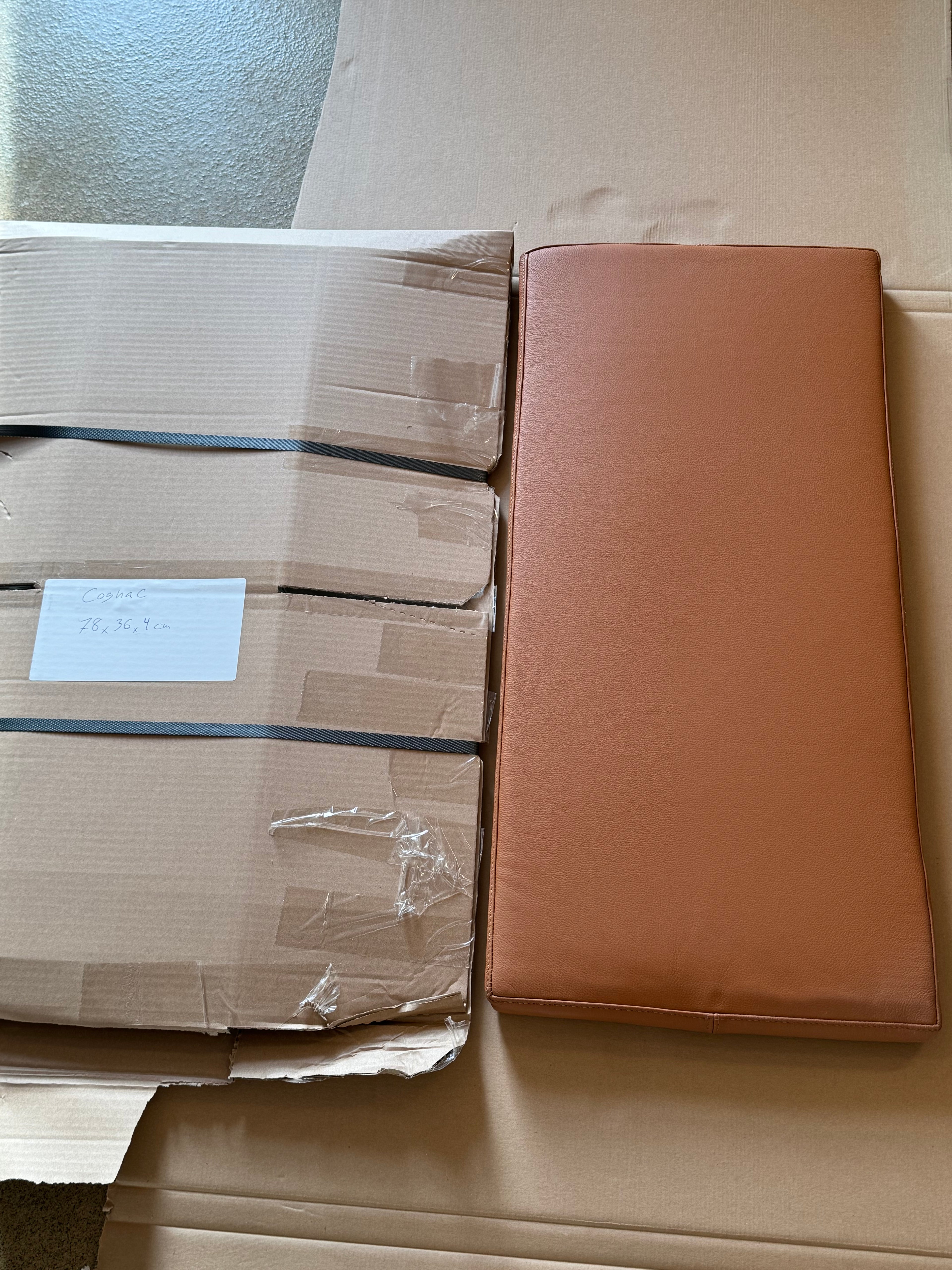 Cognac läderkudde 71x52.5x3 cm