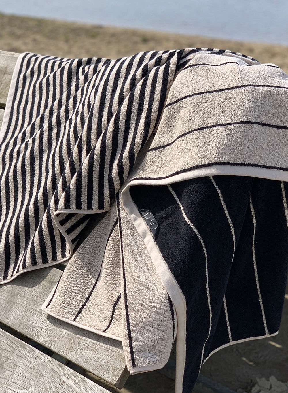 Oyoy Living Raita handduk - 50x100 cm - lera / svart