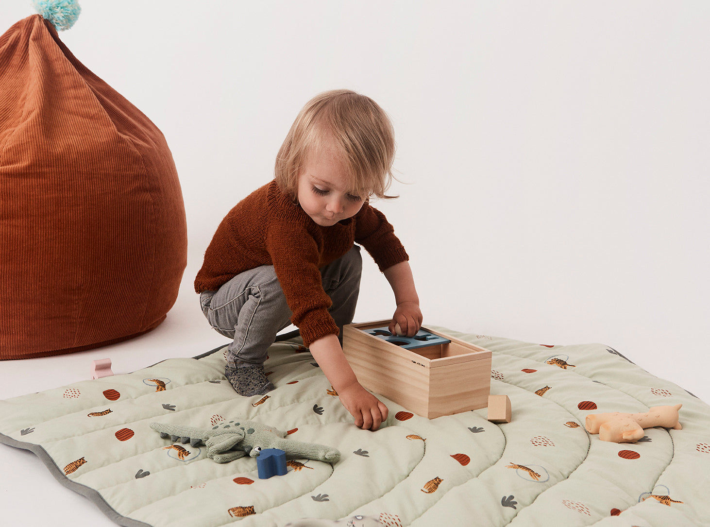 Oyoy Mini Velvet Bag -stol - karamell