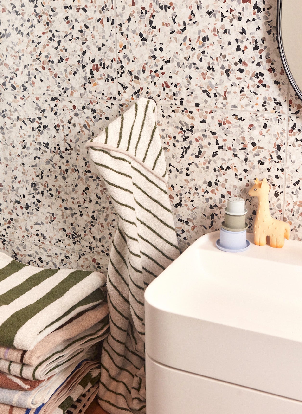 Oyoy mini raita handduk med huva