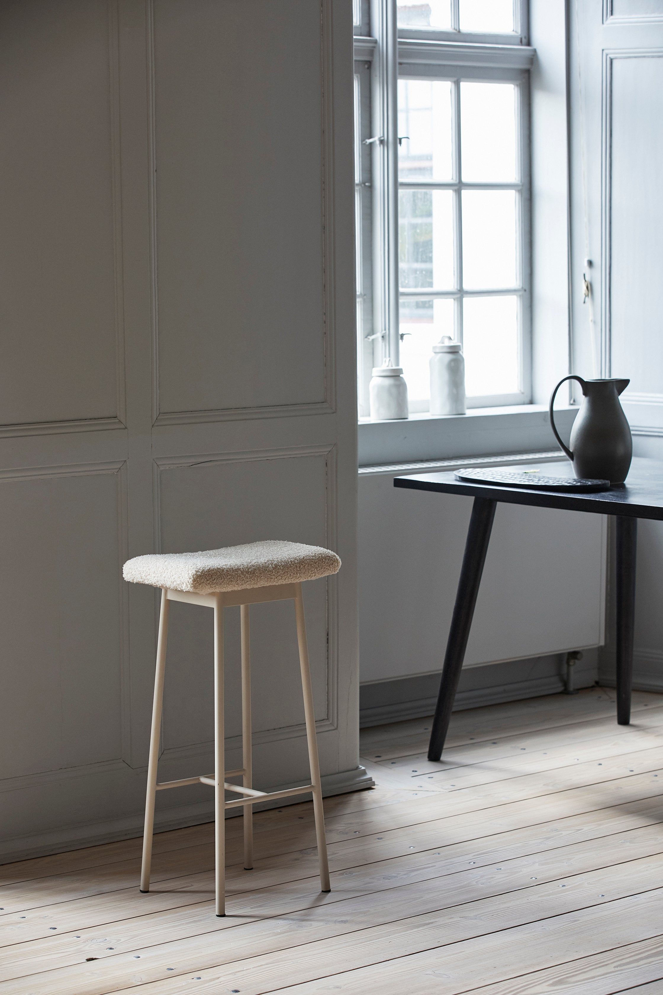 Zala barstol med imitation lammskinn - beige