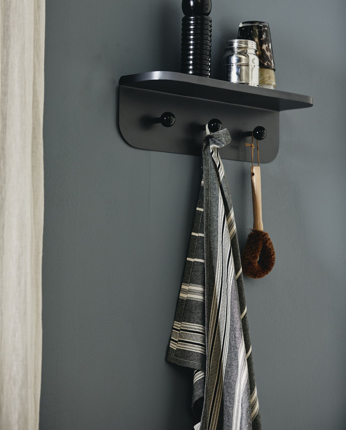 Orion bomullshandduk - 50x70 cm - av vit/svart