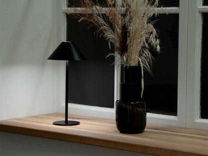 ERA -lampa, svart
