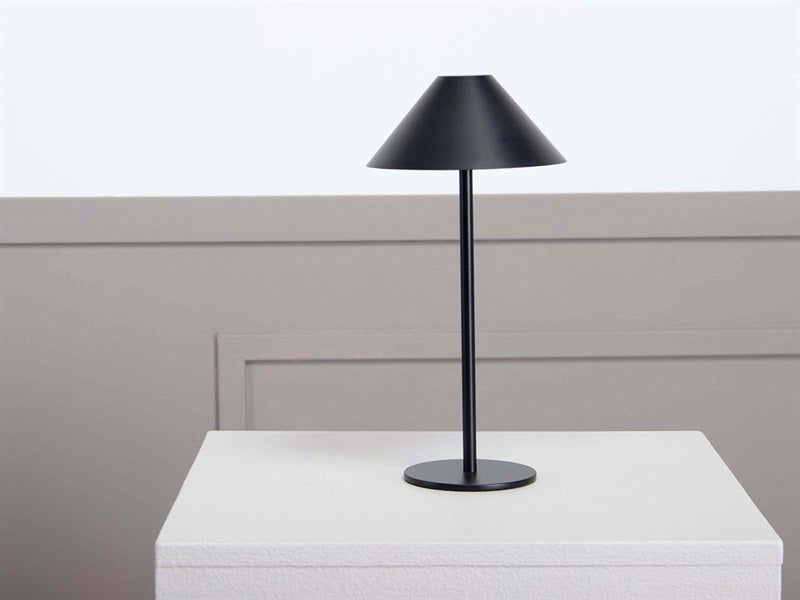 ERA -lampa, svart