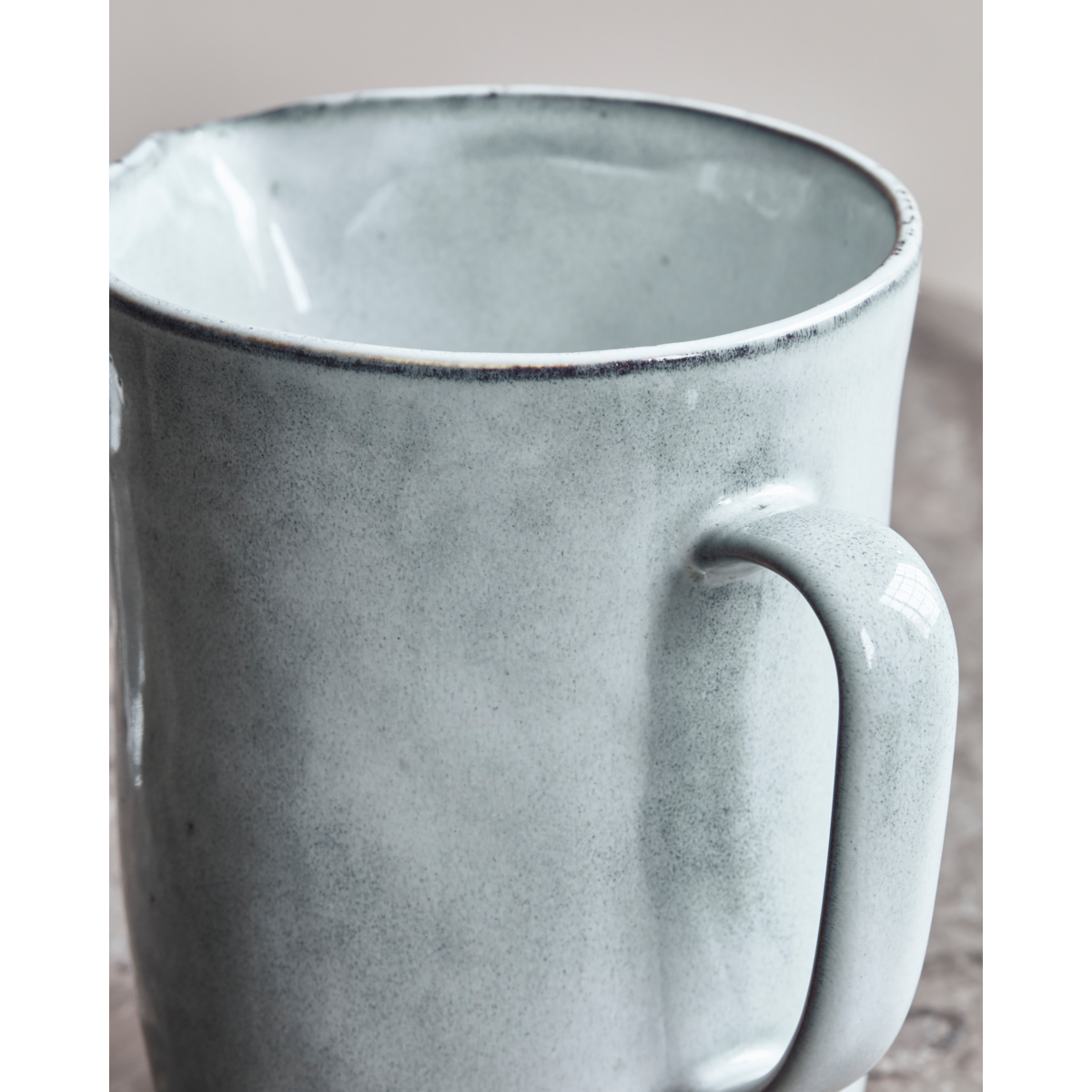 Pitcher, hdrustic, grå;