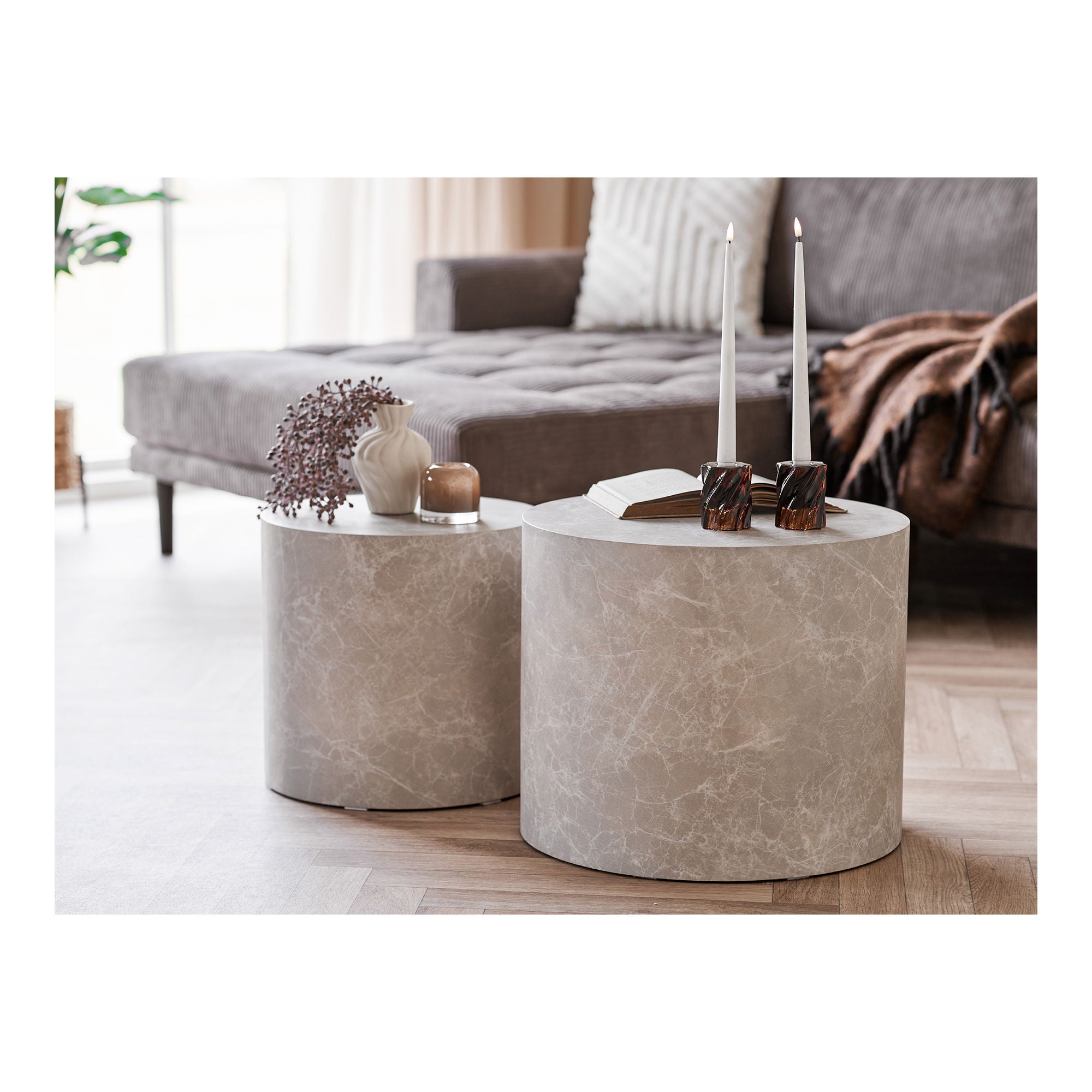 Prag soffbord - soffbord, marmorutseende, rund, beige uppsättning av 2