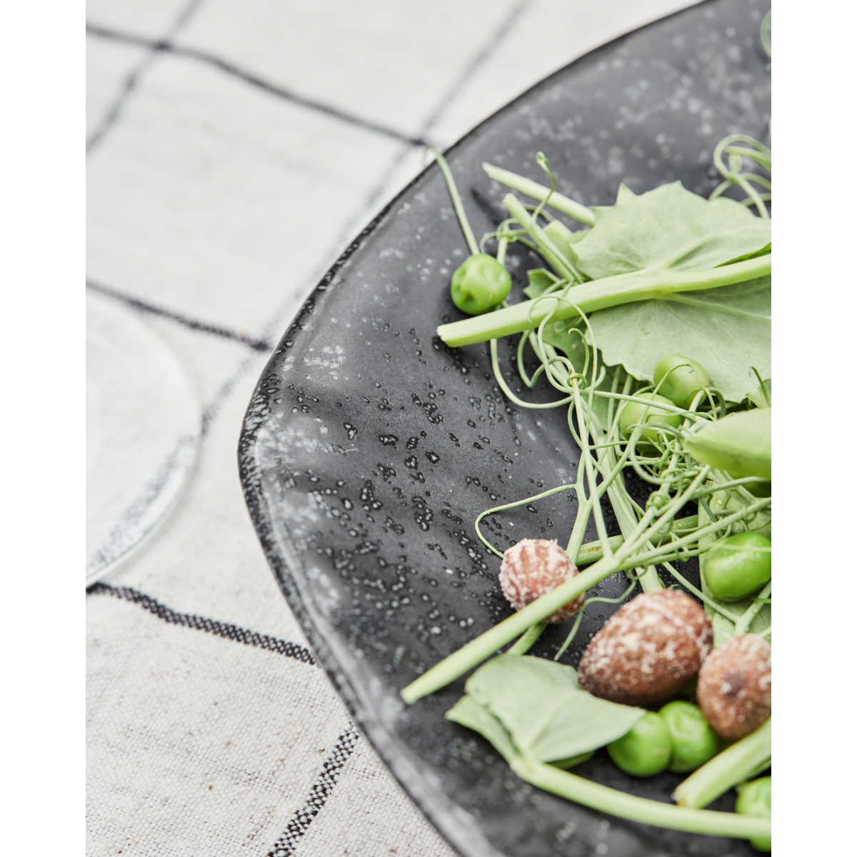 Serverande maträtt, hdkala, svart