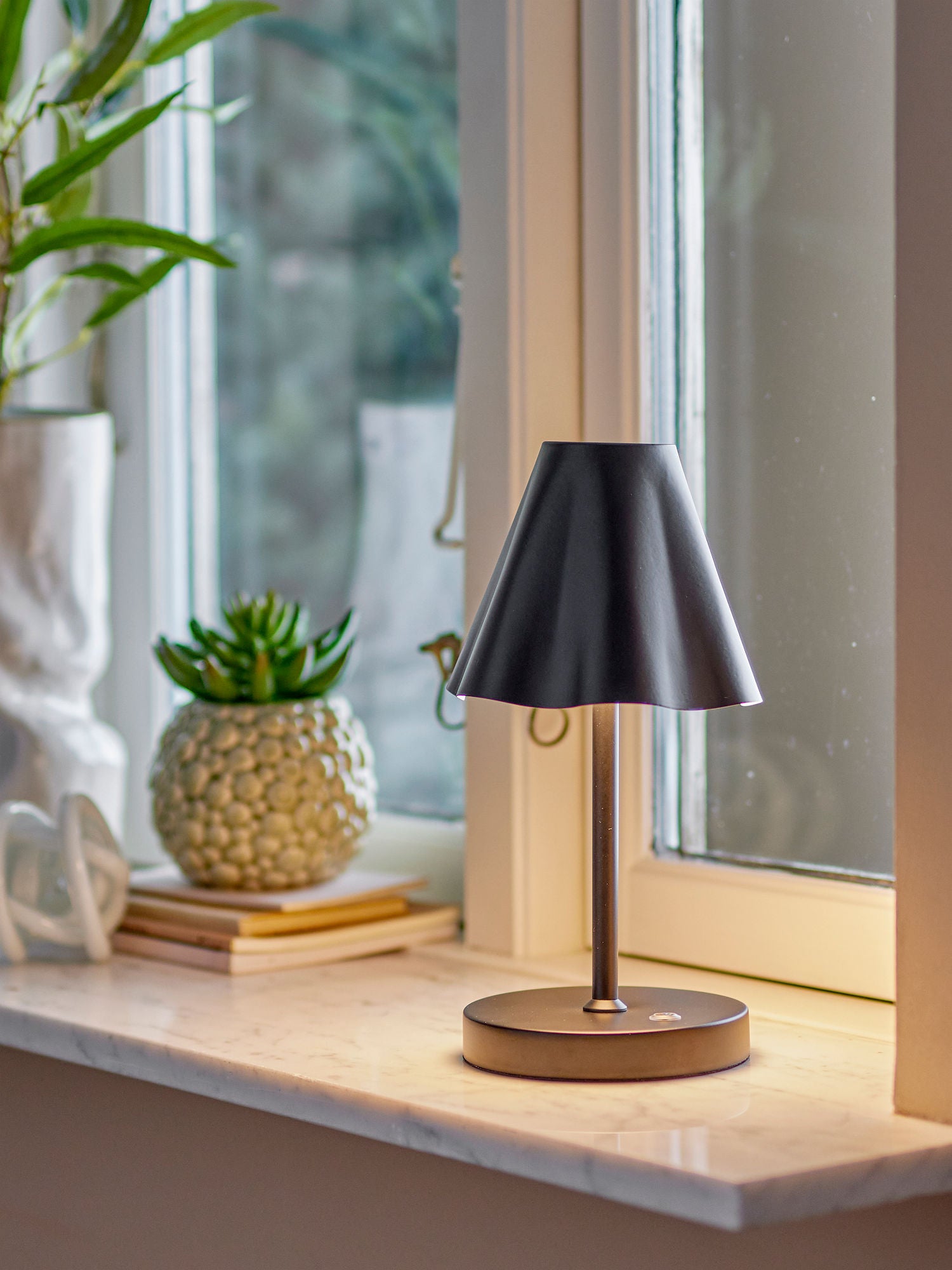 Bloomingville Lianna bärbar lampa, laddningsbar, svart, metall