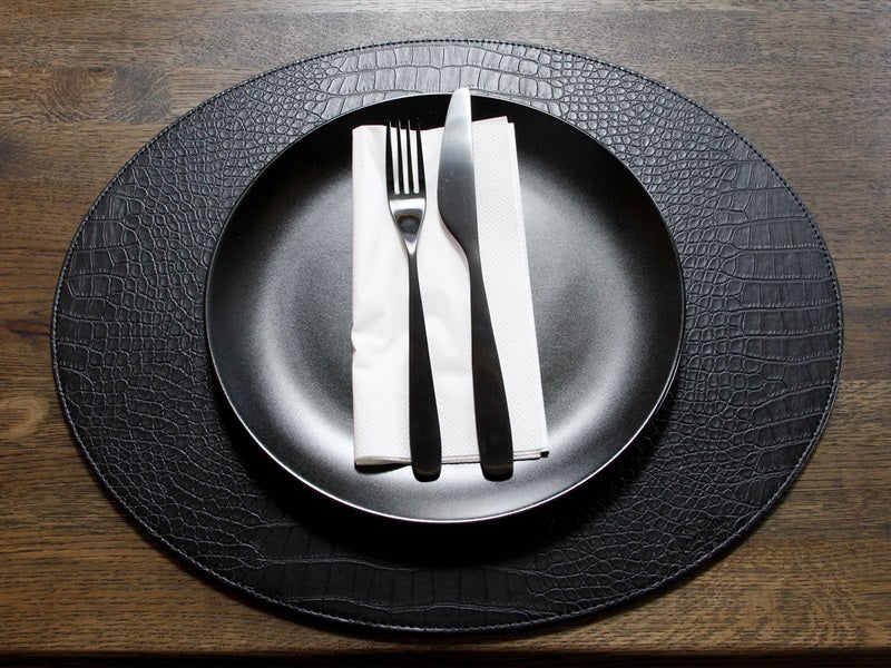 Oval lock servett // svart slangmönster pu - hårt