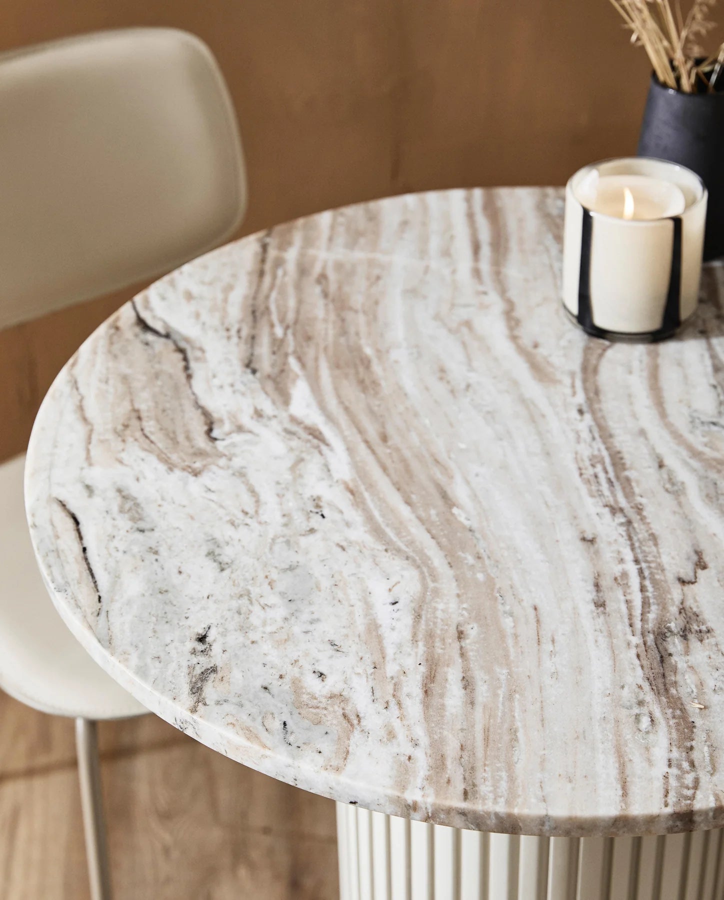 Erie Round soffbord i trä och marmor - Ø90 cm - rå vit, brun, beige