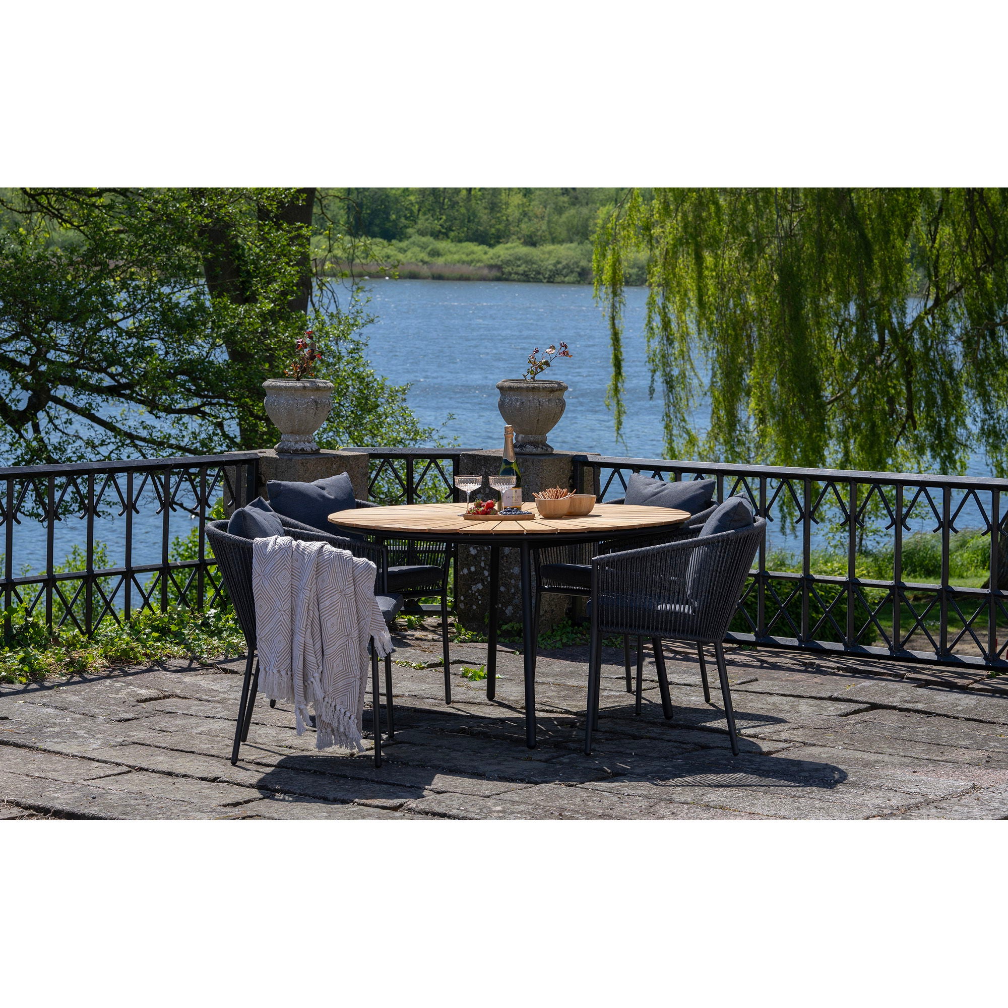 Cleveland och Salerno Garden Furniture Set - matbord och 4 matstolar