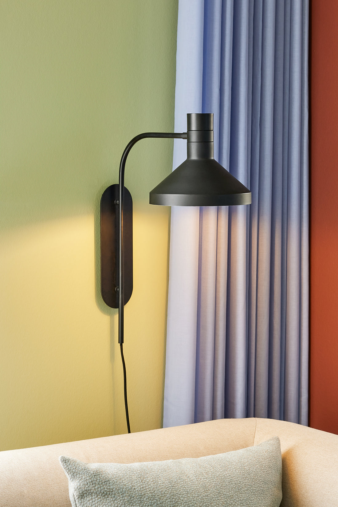 Studio Wall Lamp Black - 23x43xh56cm, E27