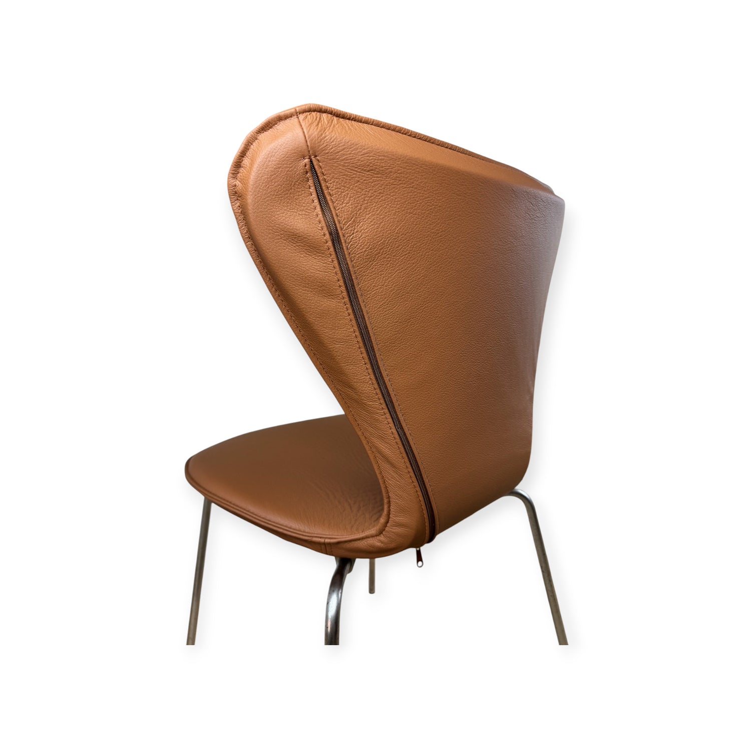 Fullt skydd för Arne Jacobsen 3107 stol i svart läder