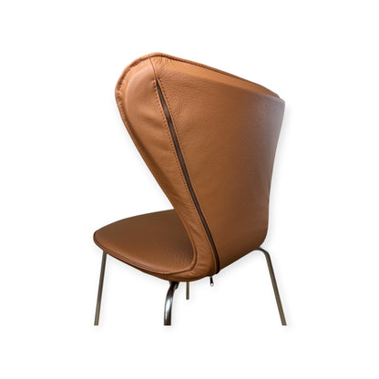 Fullt skydd för Arne Jacobsen 3107 stol i svart läder
