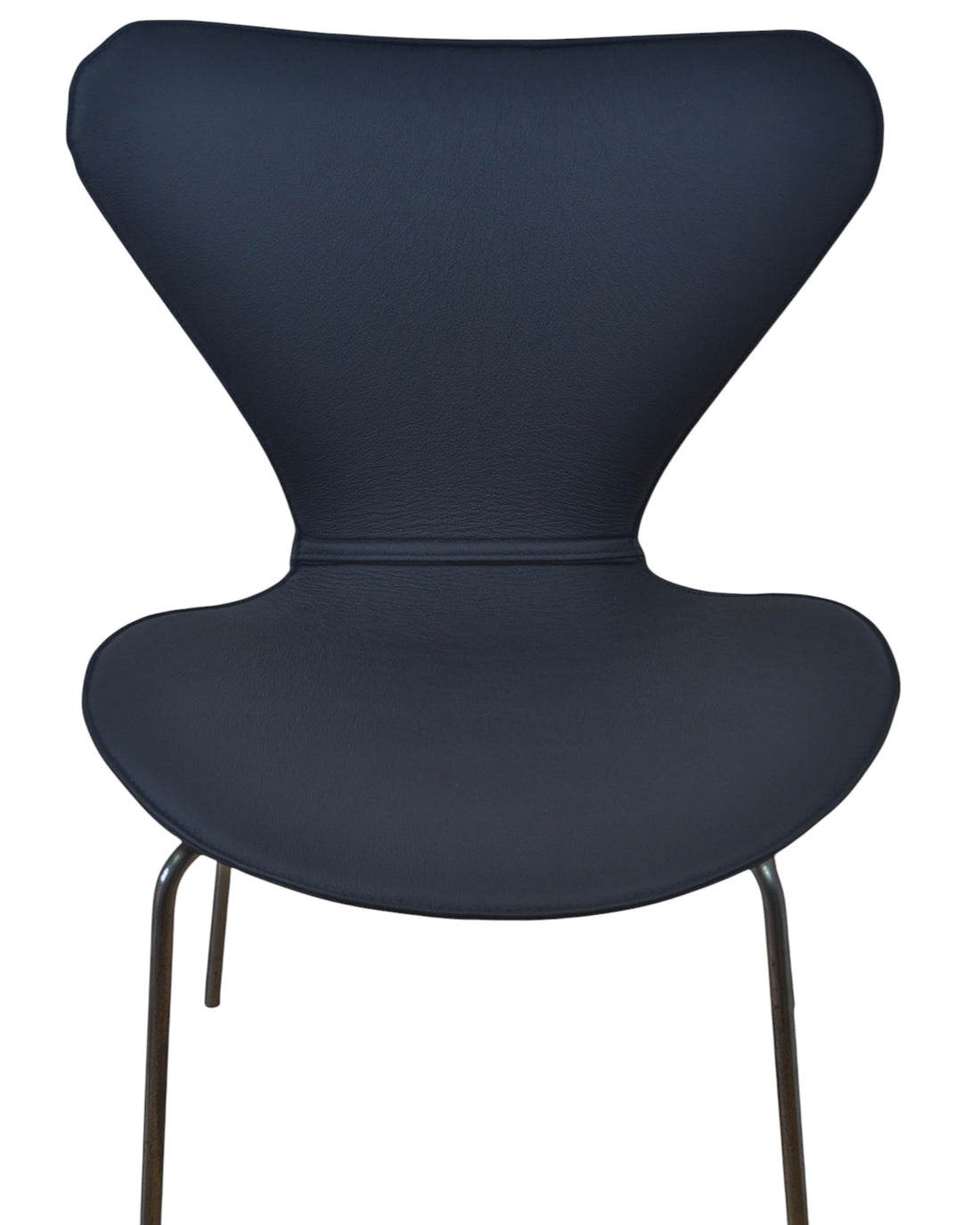 Fullt skydd för Arne Jacobsen 3107 stol i svart läder