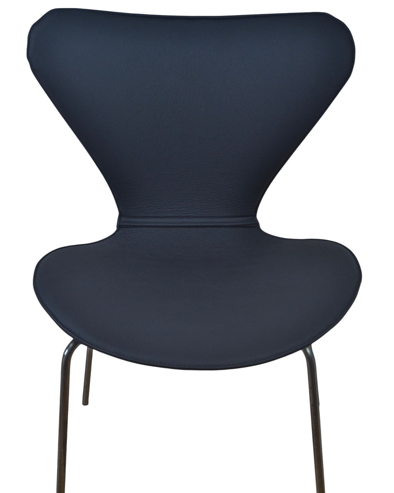 Fullt skydd för Arne Jacobsen 3107 stol i svart läder