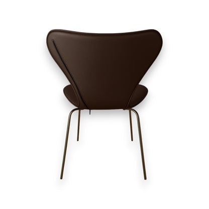 Helfodral till Arne Jacobsen 3107 stol i mörkbrunt läder