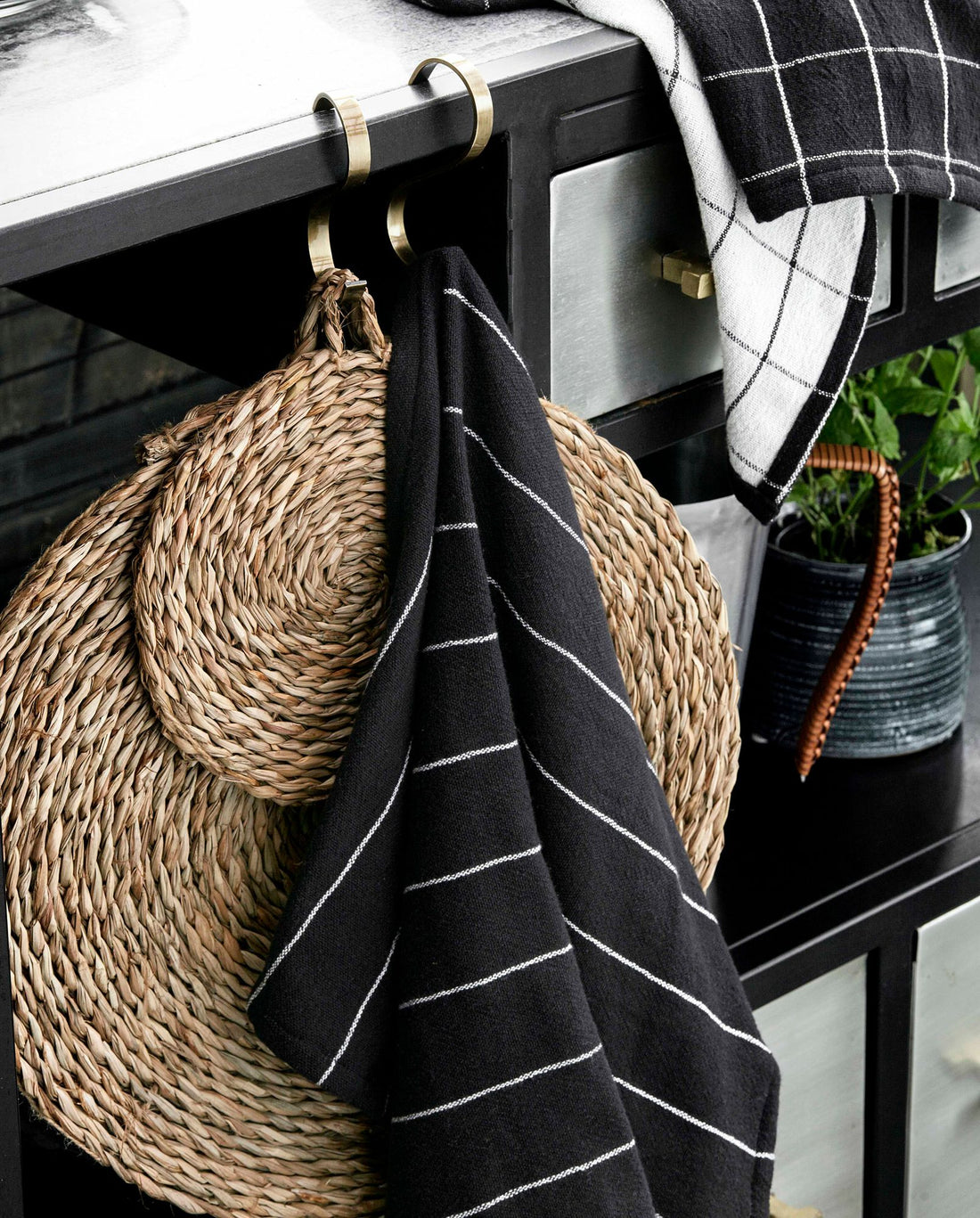 Kökshandduk i bomull - svart/benvit