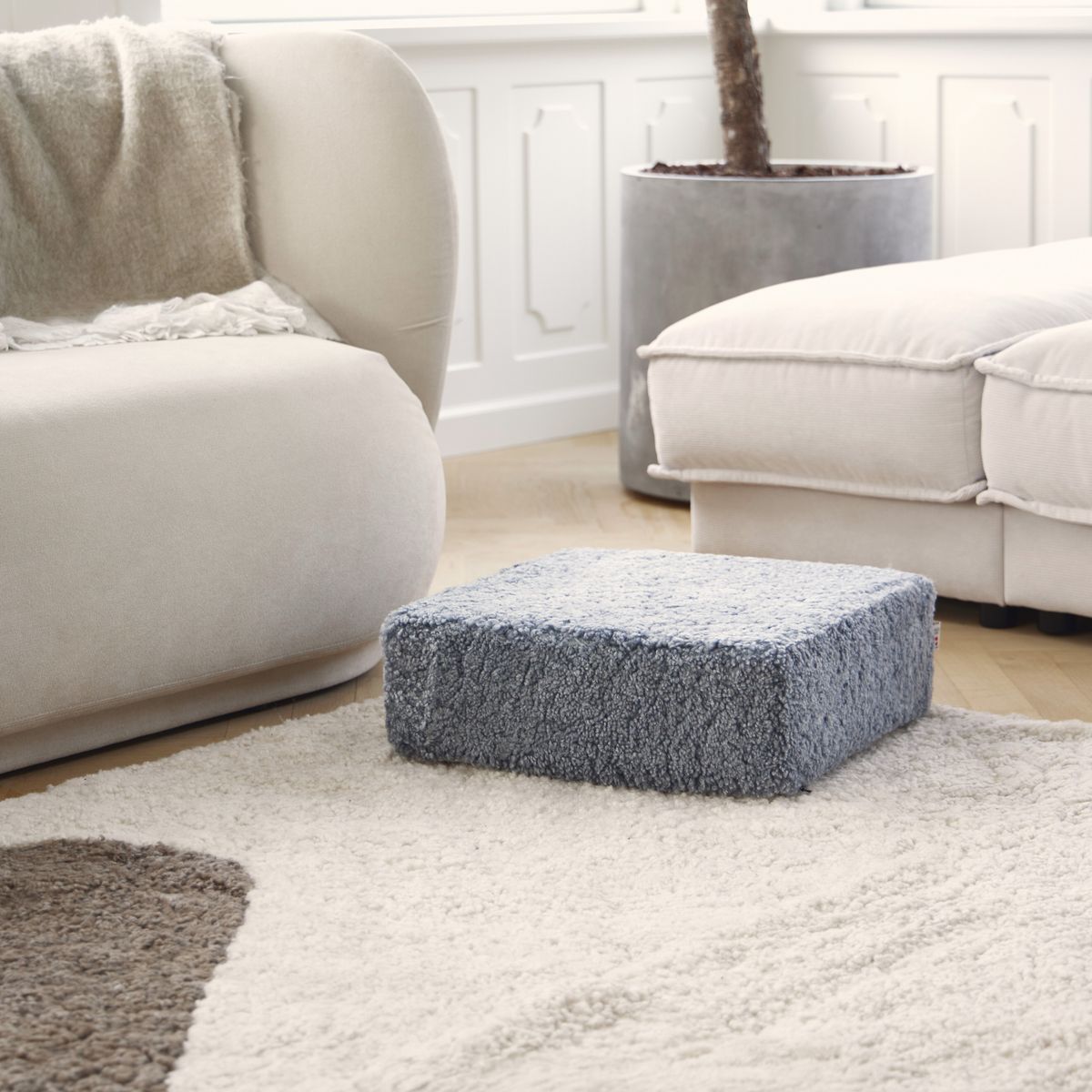 Poff | Korthårig | Nya Zeeland | 40x40x13 cm