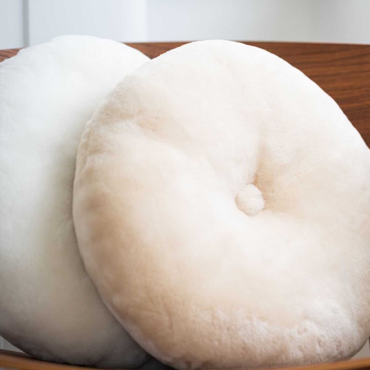 Lammskinnskudde | Mockasin | Dubbelsidig | Ø45 cm