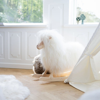 Manray Povl Kjer Design | Korthår lammskinn | Stor L85xB25xH60 cm